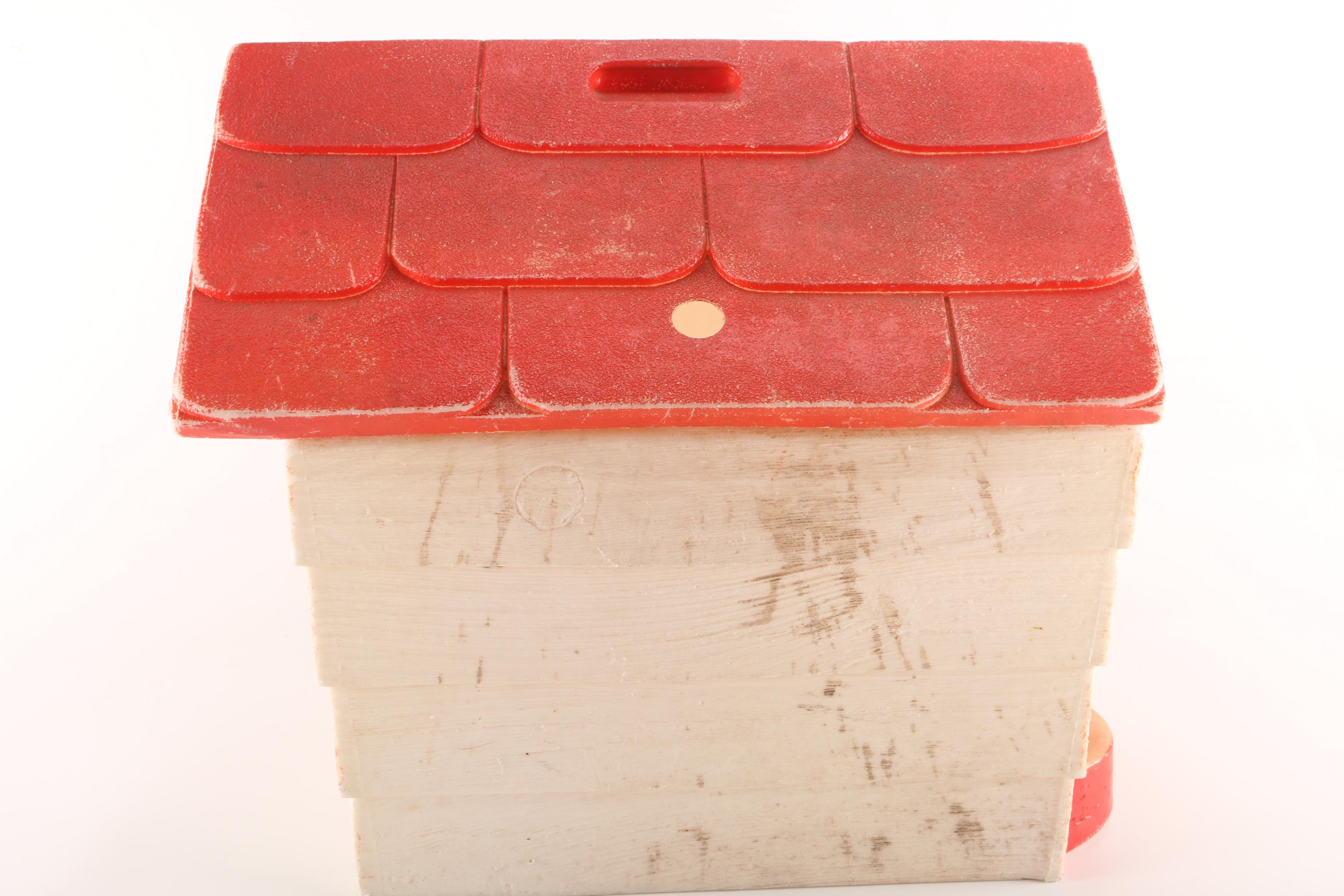 "Peanuts" Snoopy and Woodstock Plastic Toy Chest