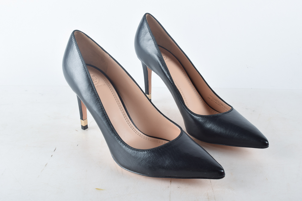 Tory Burch Greenwich Classic Pumps in Black