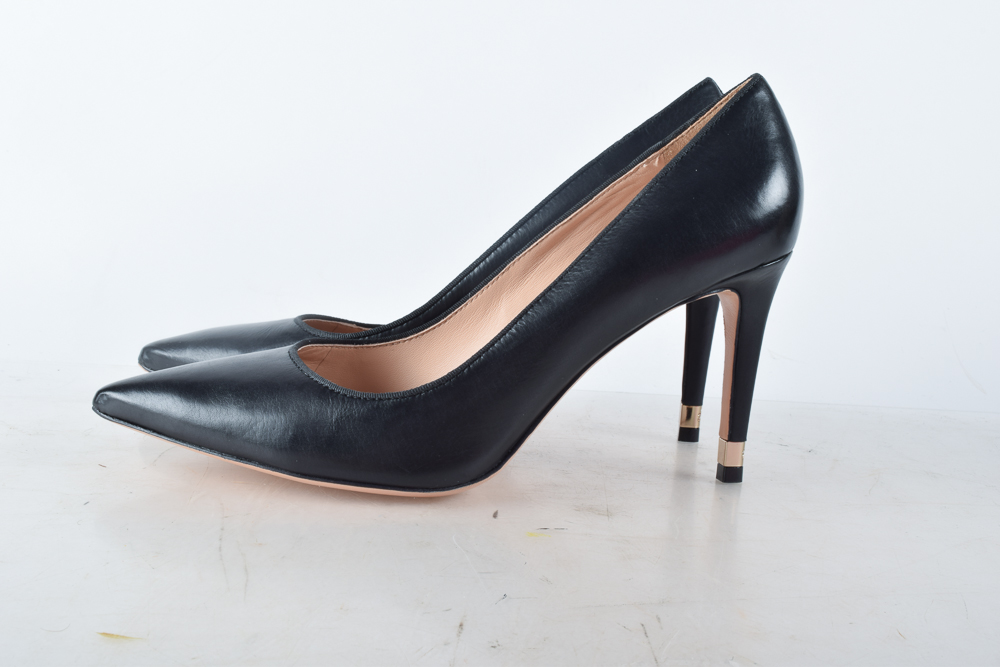 Tory Burch Greenwich Classic Pumps in Black