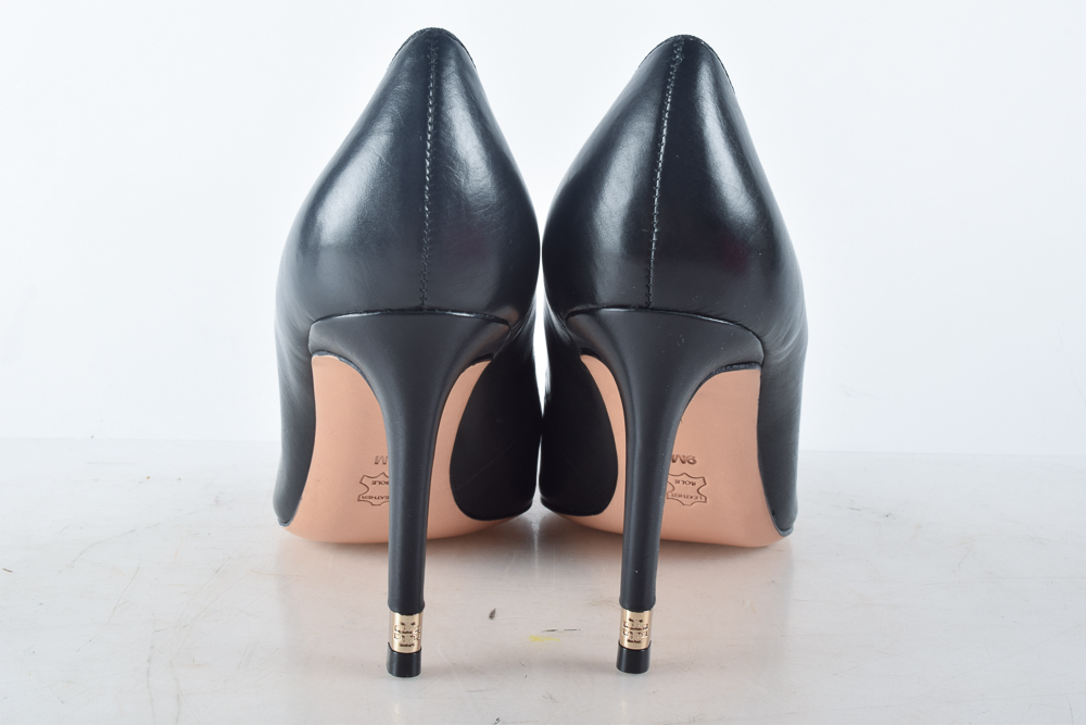 Tory Burch Greenwich Classic Pumps in Black