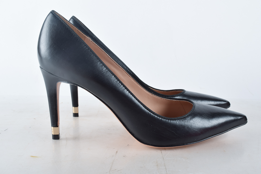 Tory Burch Greenwich Classic Pumps in Black