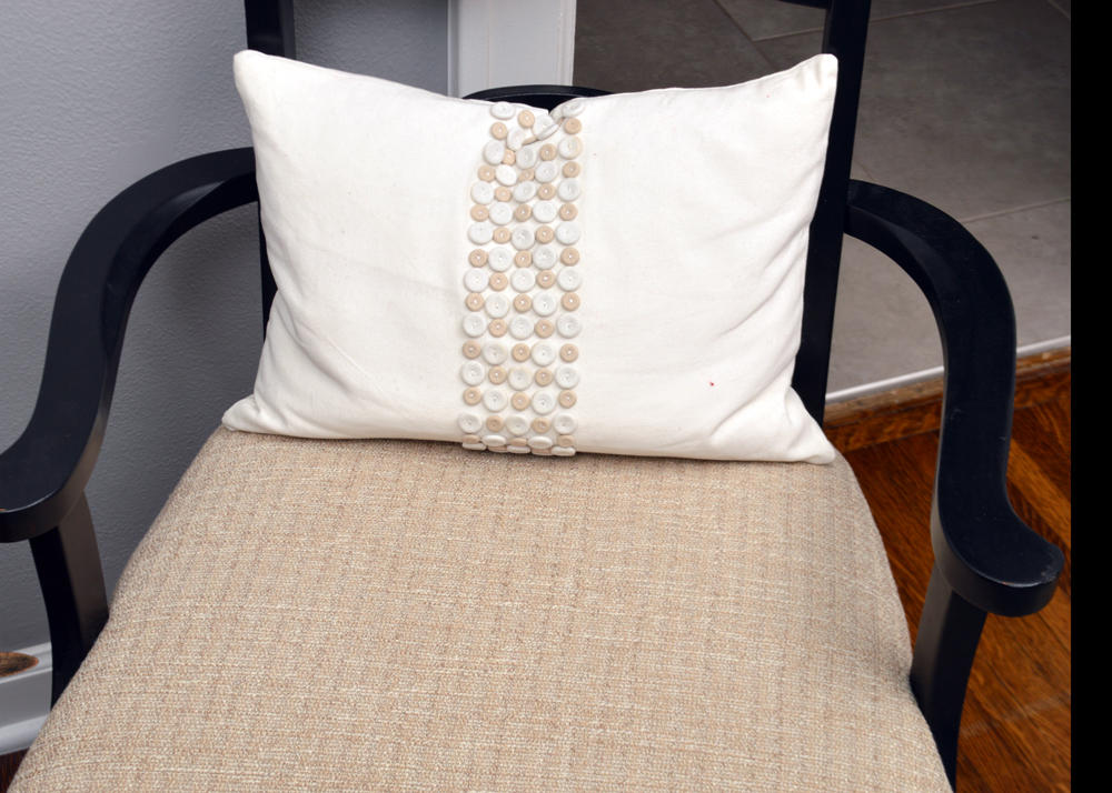 Contemporary Queen Anne Style Armchairs With Accent Table