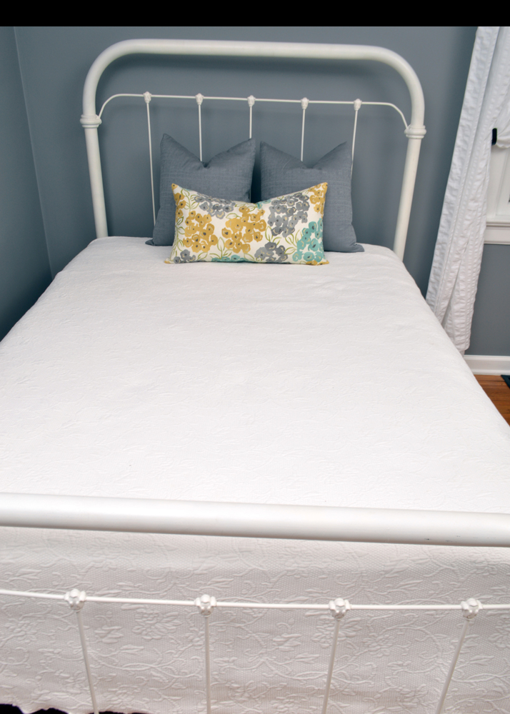 Vintage Cast Iron and Metal Full Size Bed Frame With Bedding