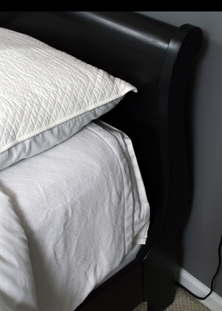 Contemporary Queen Size Sleigh Bed Frame