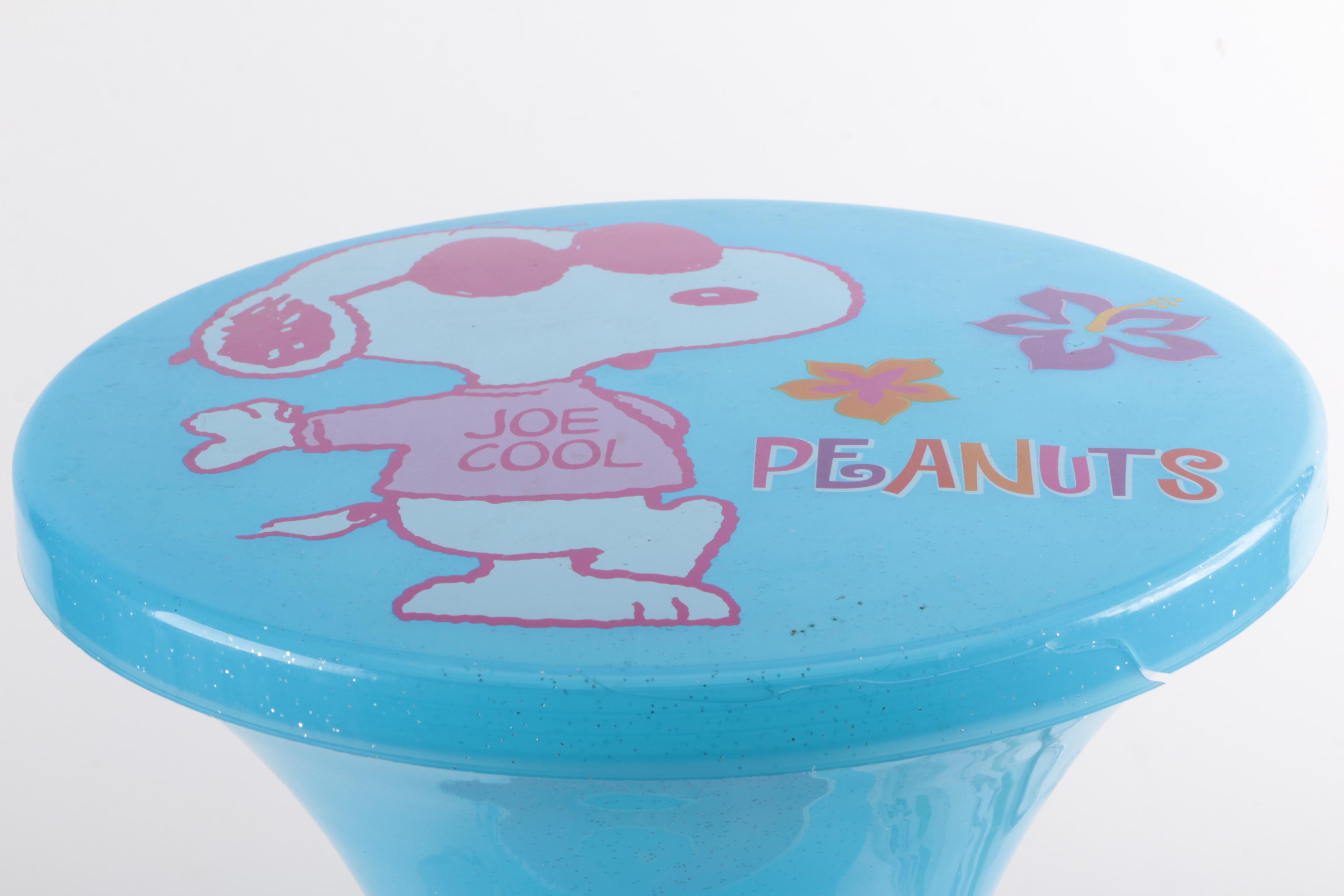 "Peanuts" Merchandise Including 1960s Anchor Hocking Carafes