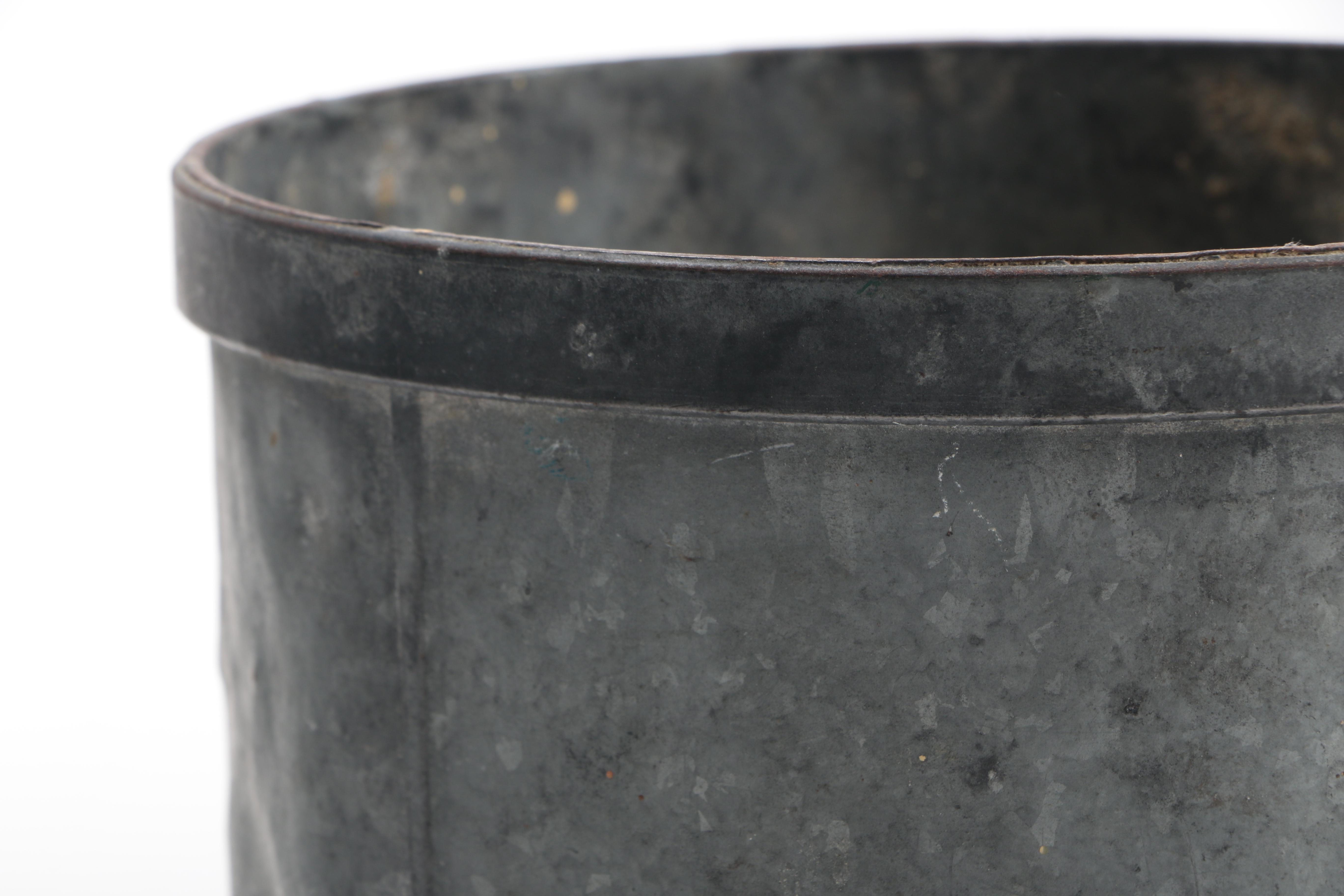 Metal Cream City Container with Scoop