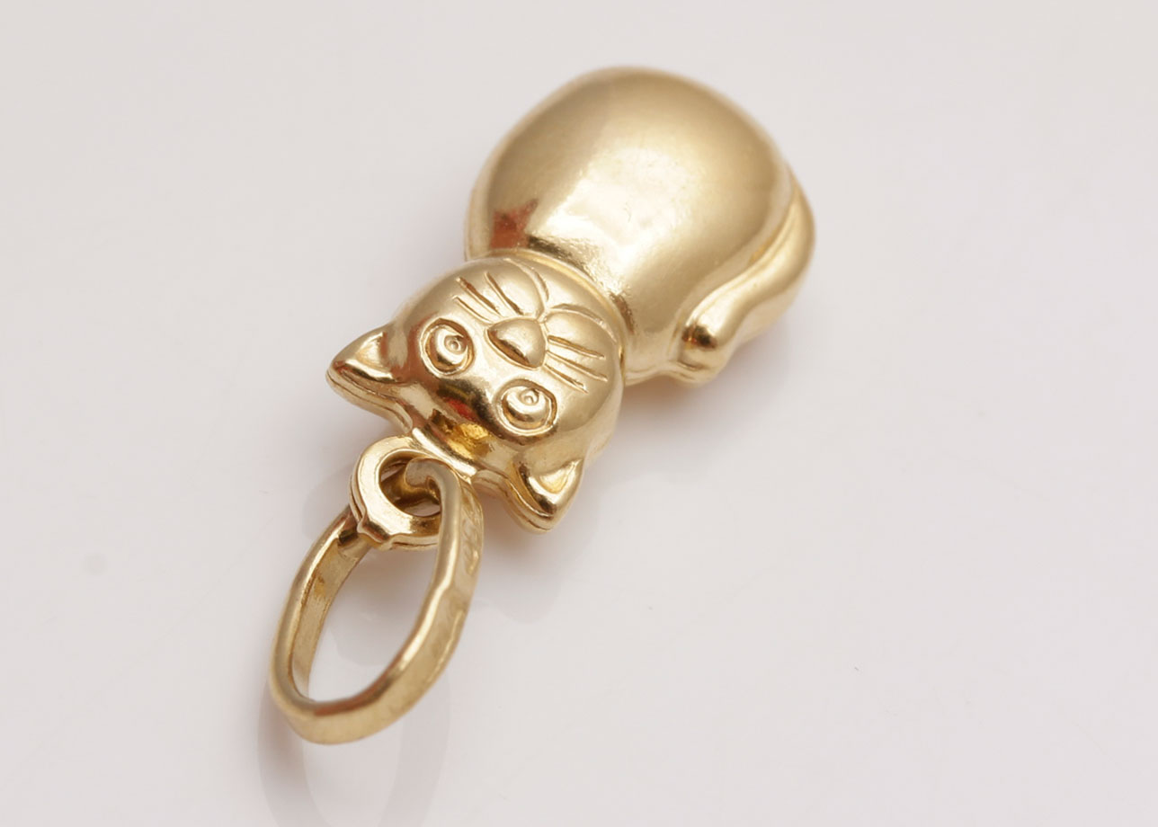 18K Yellow Gold Cat Pendant