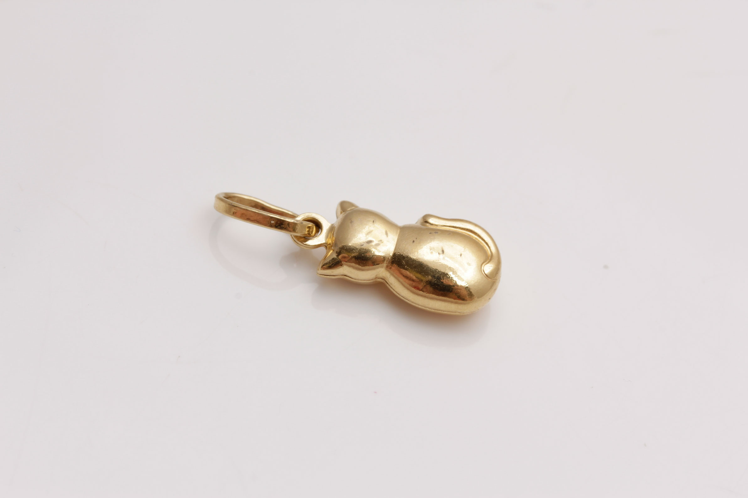 18K Yellow Gold Cat Pendant