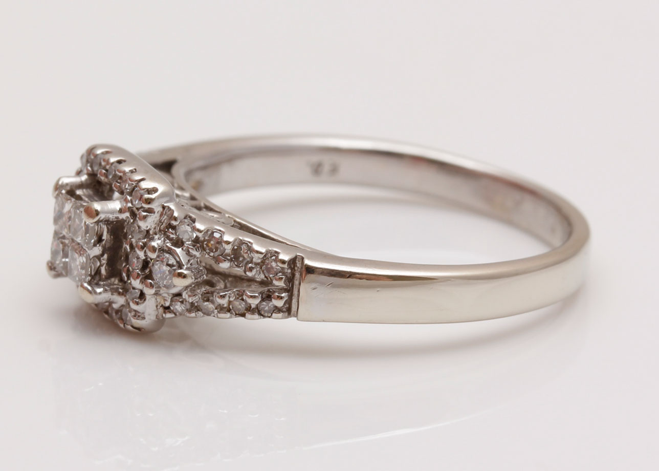 10K White Gold Diamond Ring