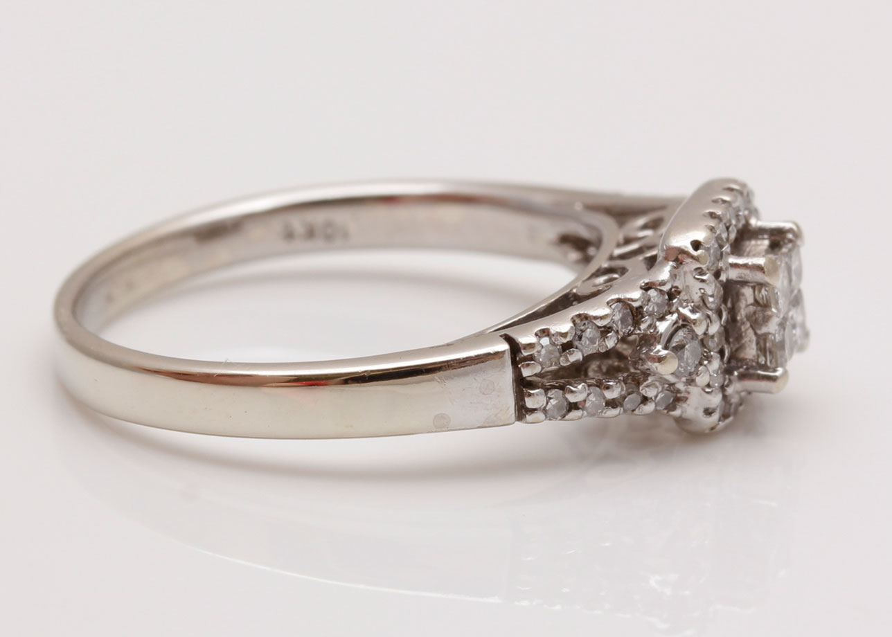 10K White Gold Diamond Ring