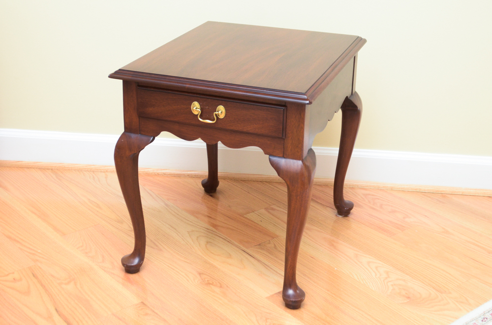 Henkel-Harris Queen Anne Style Mahogany Nightstands