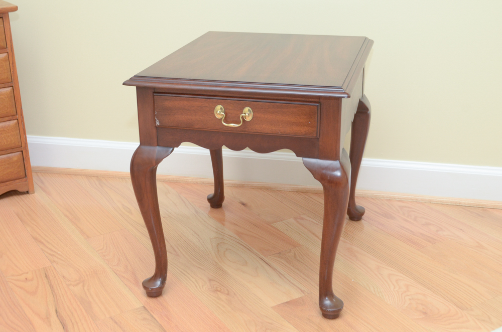 Henkel-Harris Queen Anne Style Mahogany Nightstands