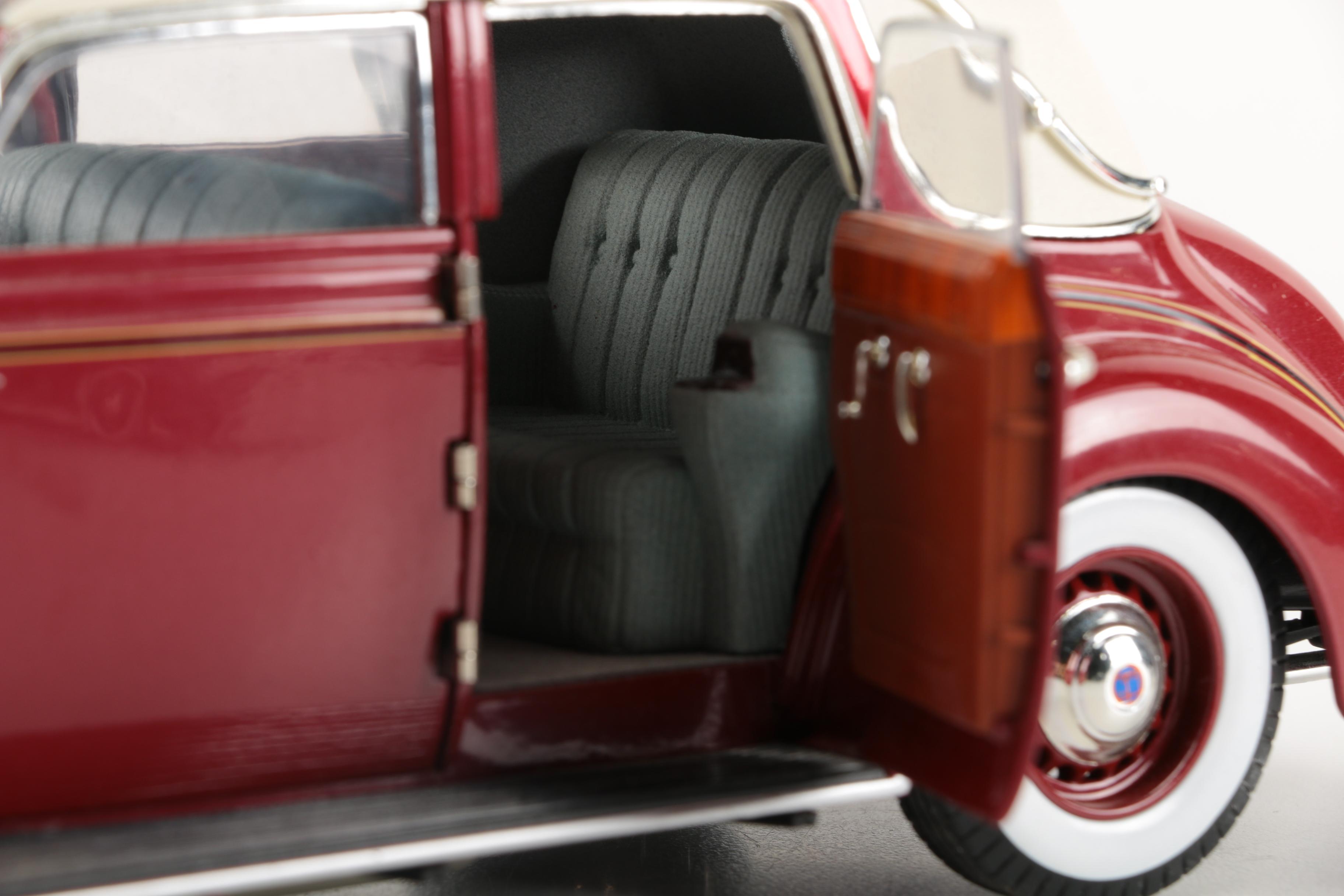 1:18 Scale Die-Cast Replica Classic Lincoln Cars