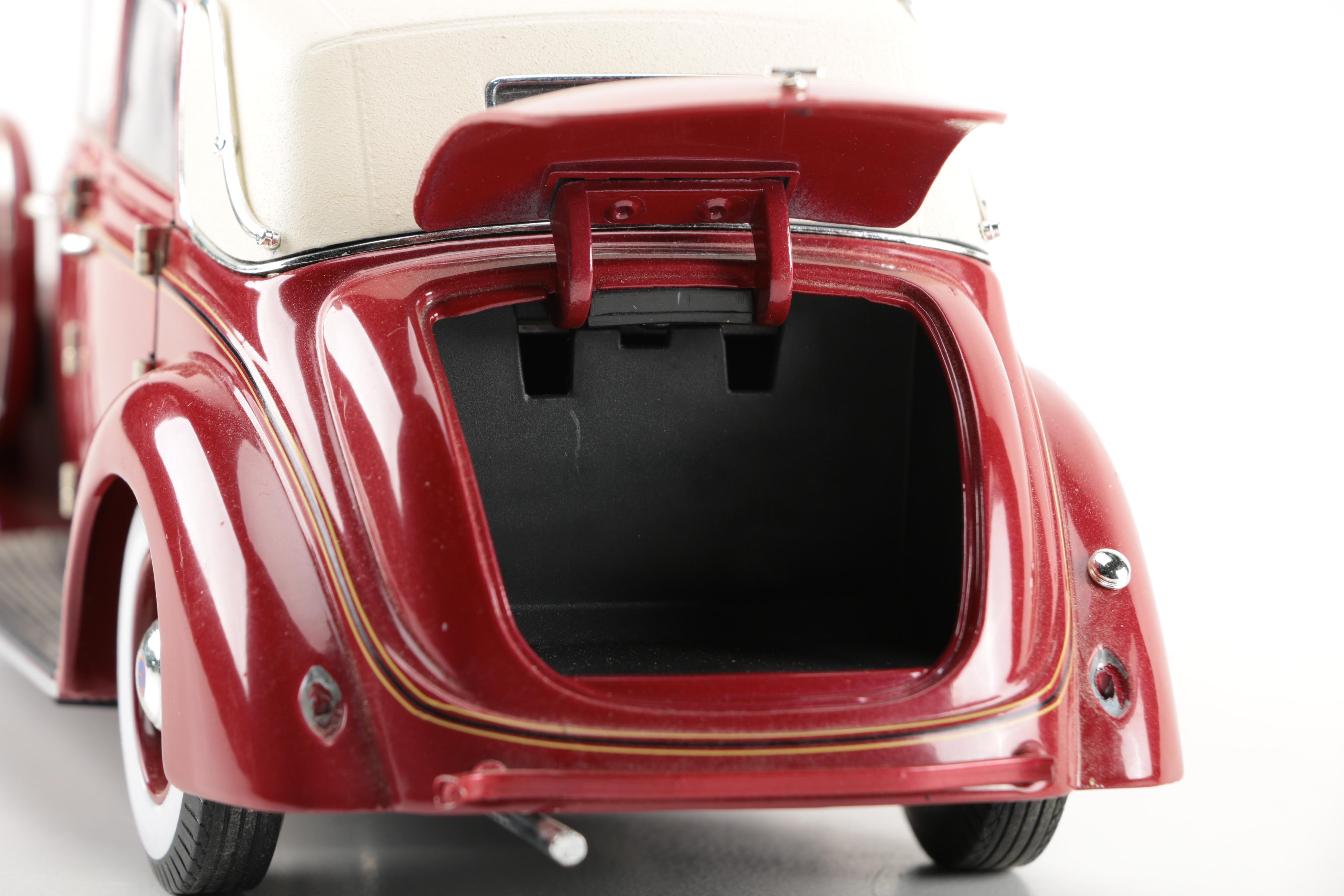 1:18 Scale Die-Cast Replica Classic Lincoln Cars