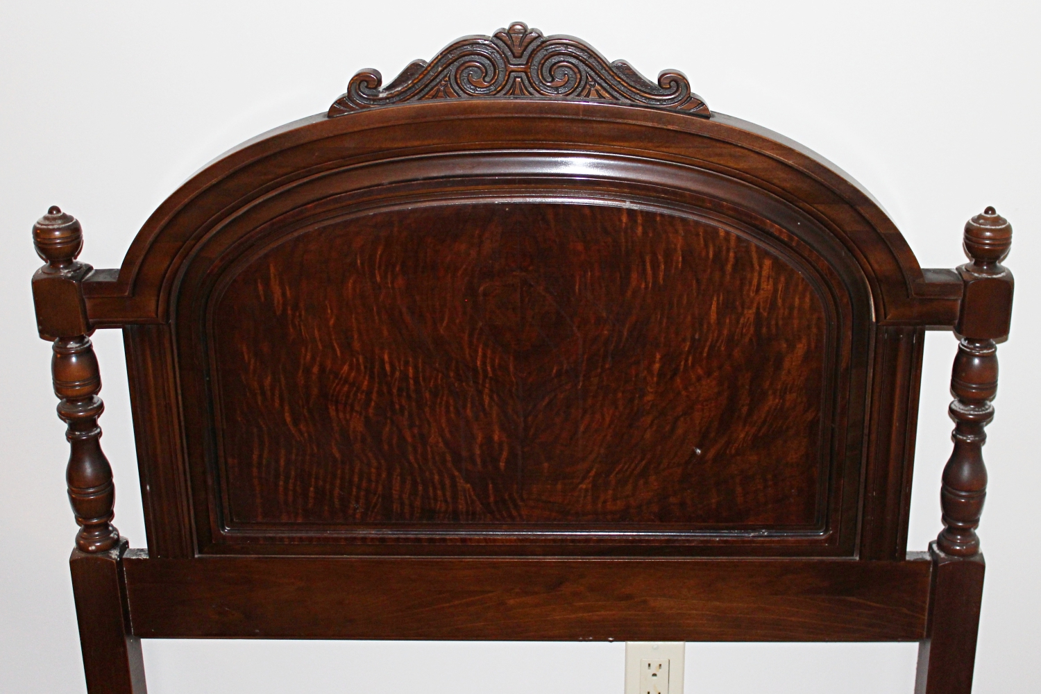 Antique Victorian Carved  Maple Twin Bed