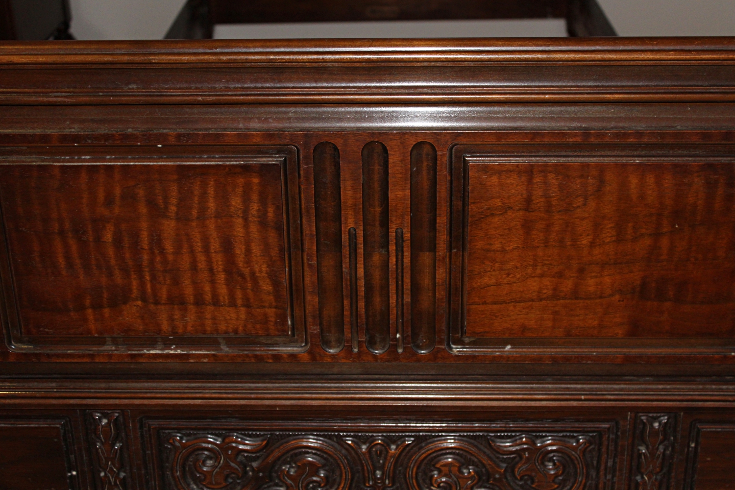 Antique Victorian Carved  Maple Twin Bed