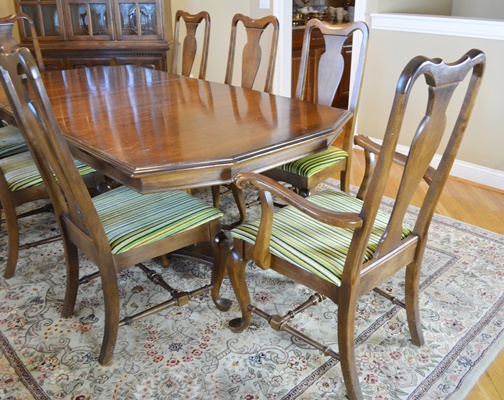 Ethan Allen Furniture Queen Anne Style Dining Table and Eight Dining Chairs