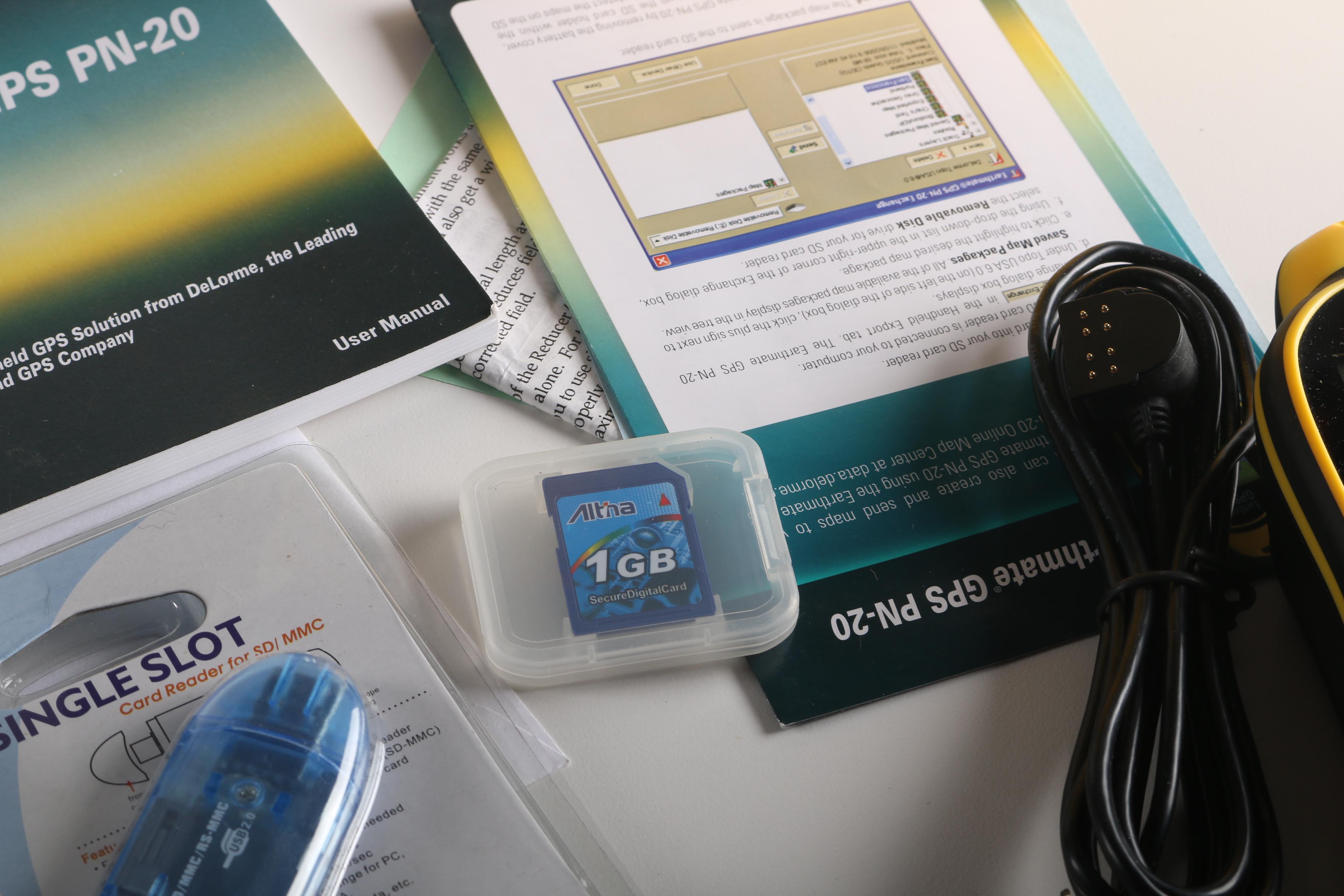 "Wilson" Emergency Radio Flashlight Siren Lantern and Earthmate GPS