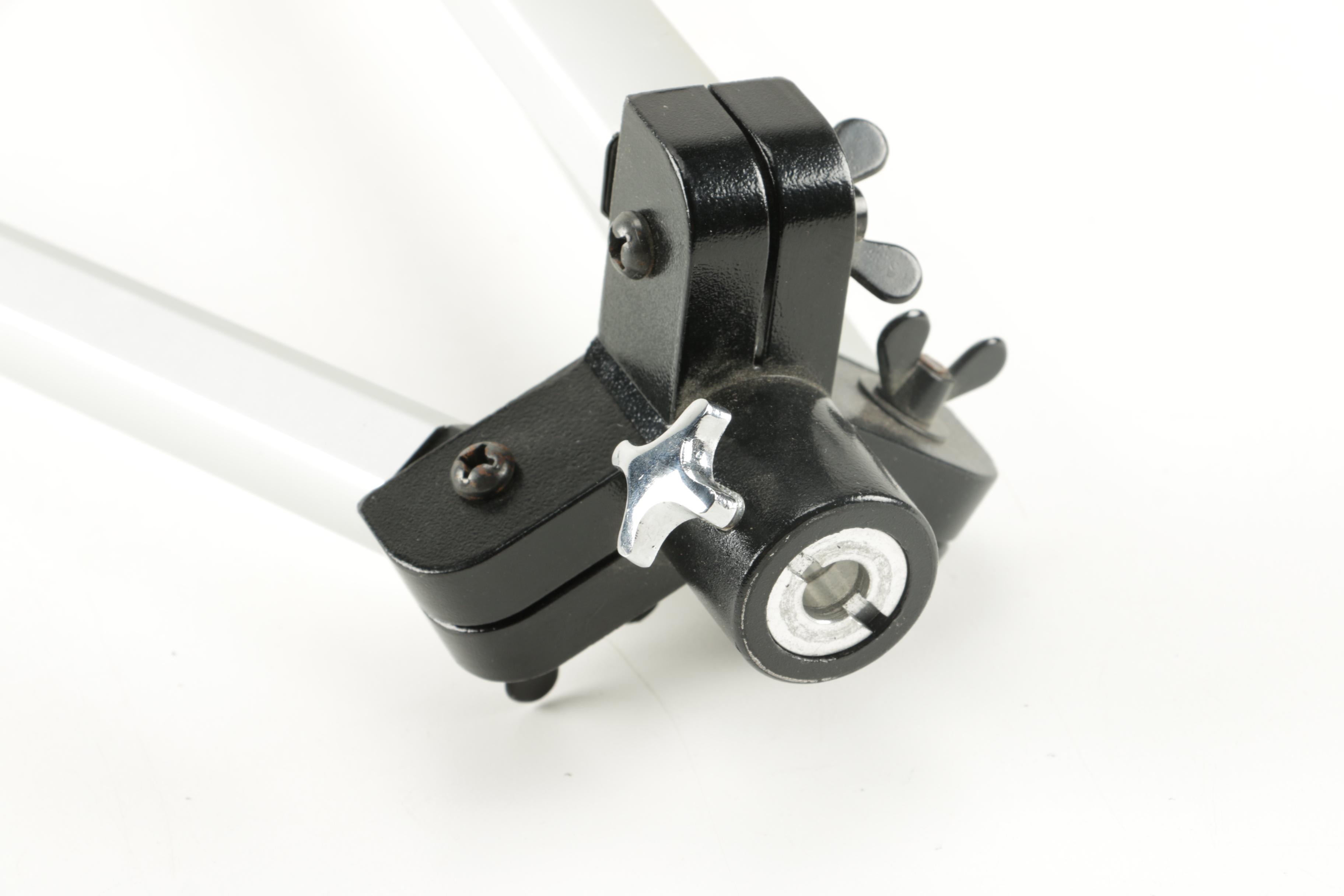 Bushnell Telescope 18-1561 With Tripod Stand