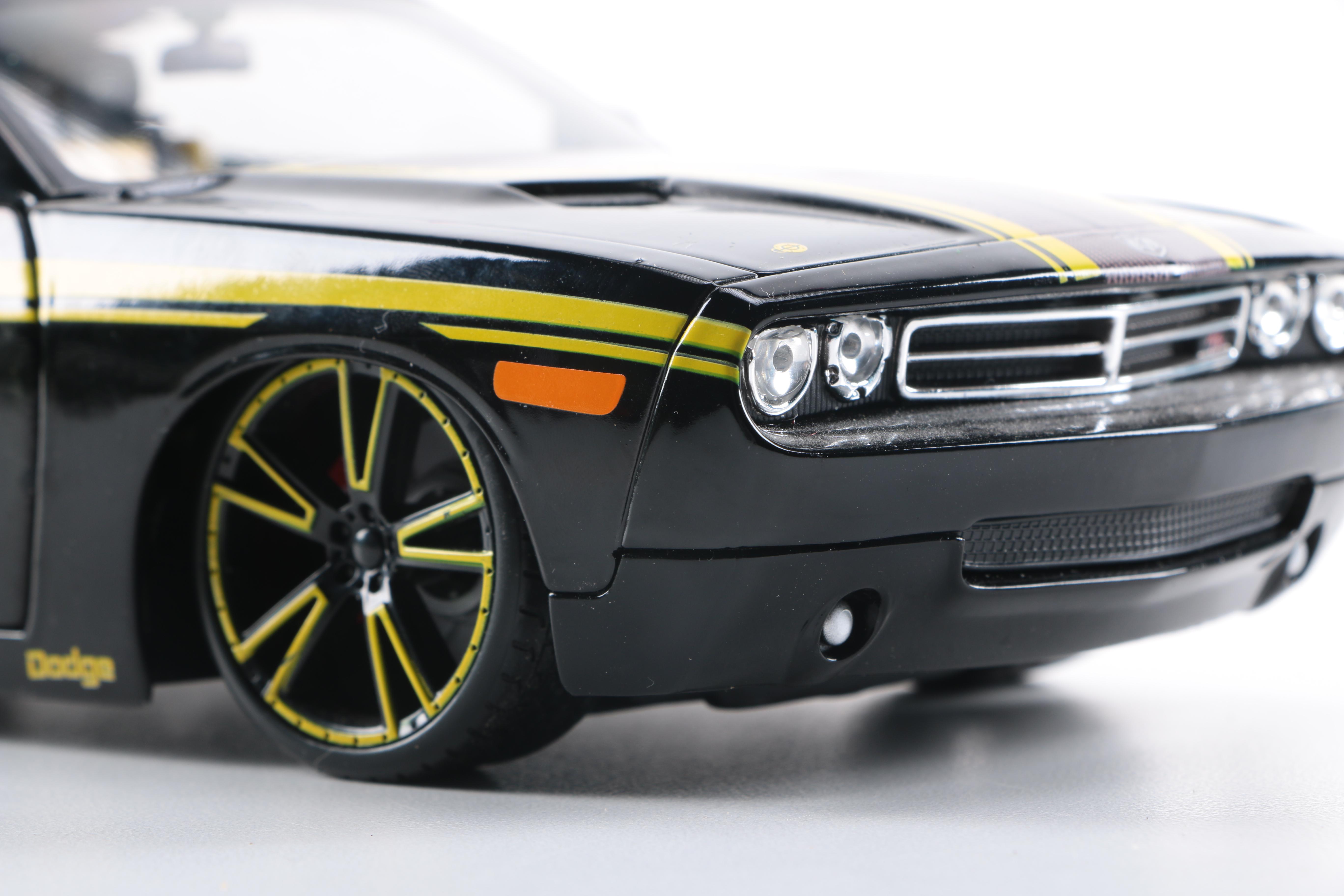 Die Cast Metal Model Corvette and Dodge Challenger Cars