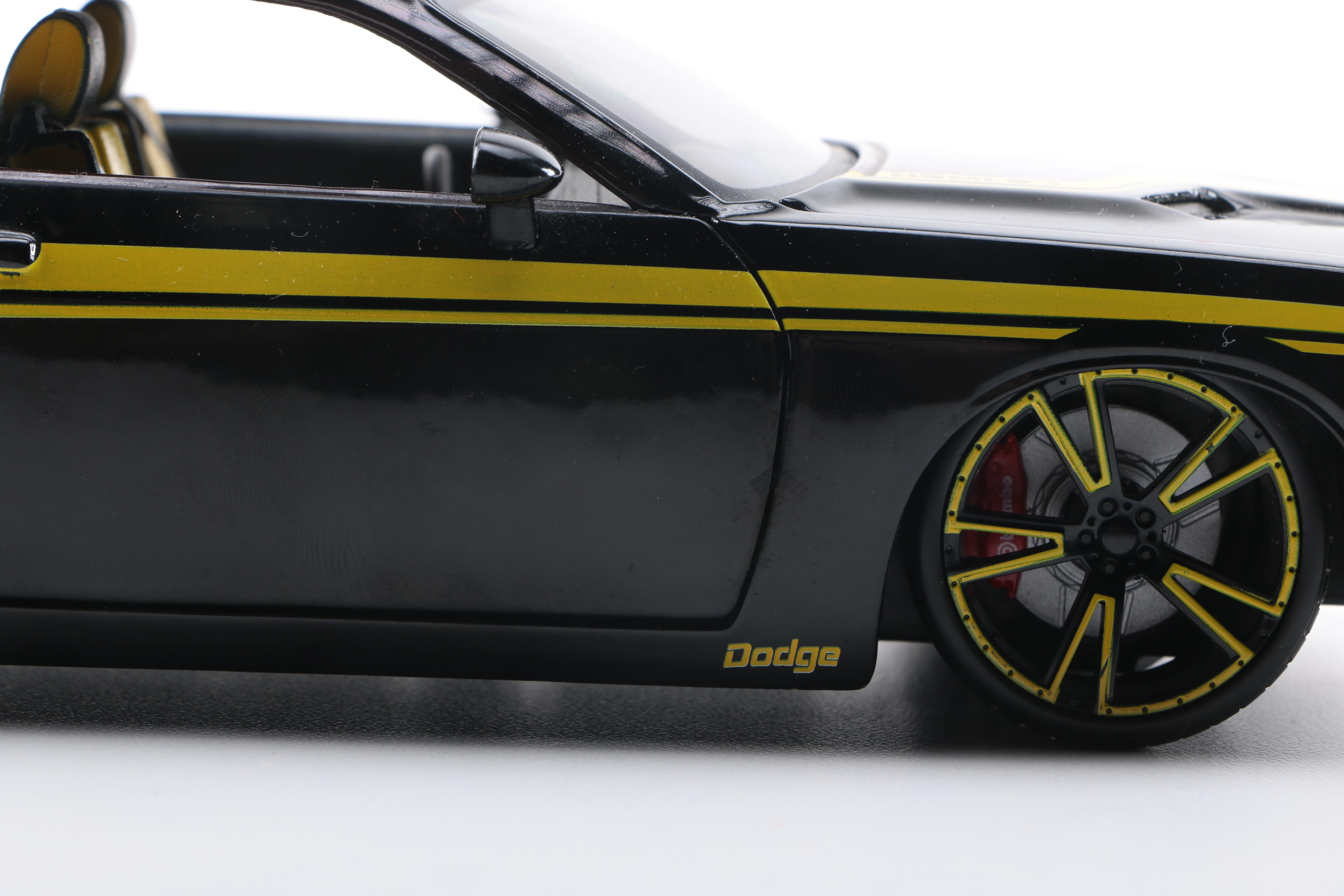 Die Cast Metal Model Corvette and Dodge Challenger Cars