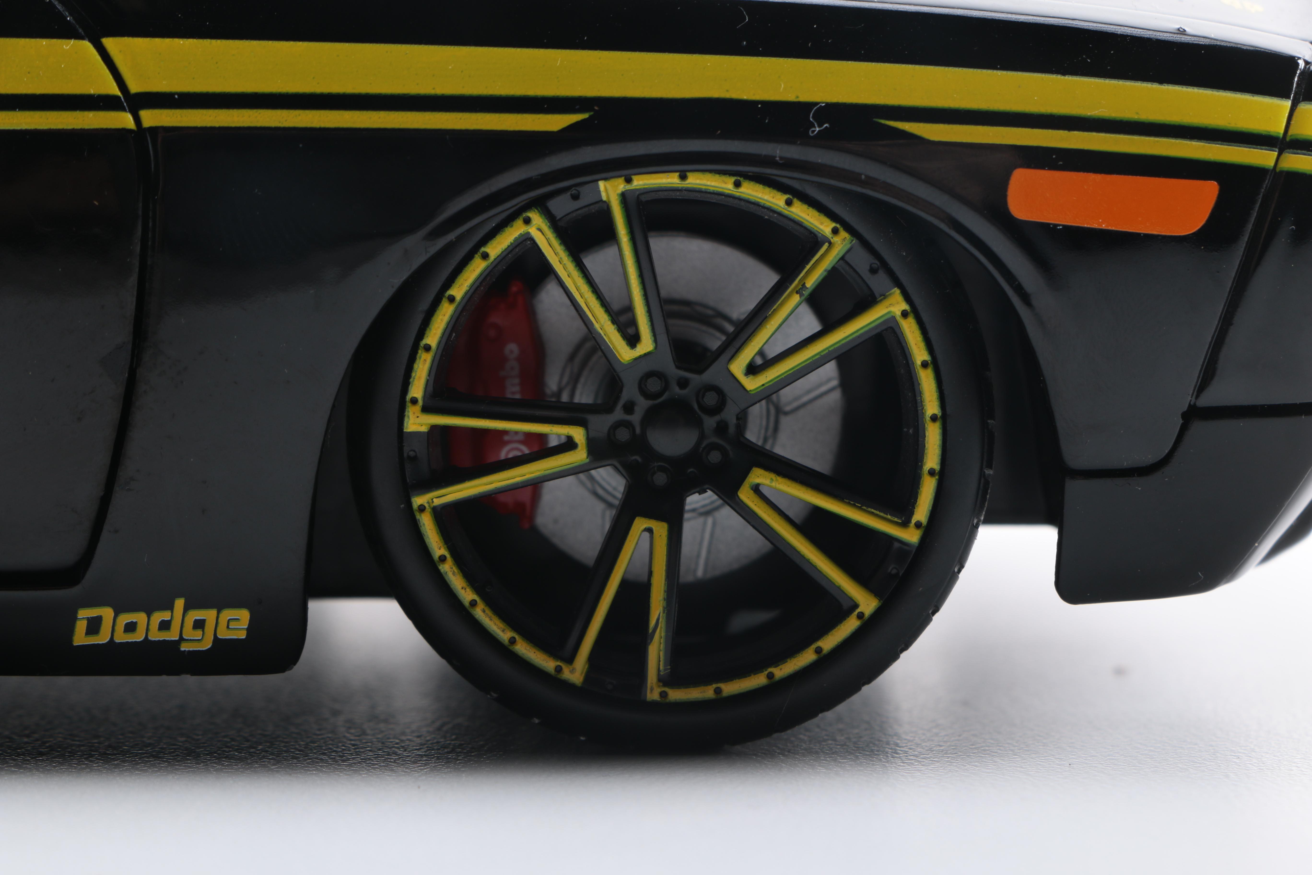 Die Cast Metal Model Corvette and Dodge Challenger Cars