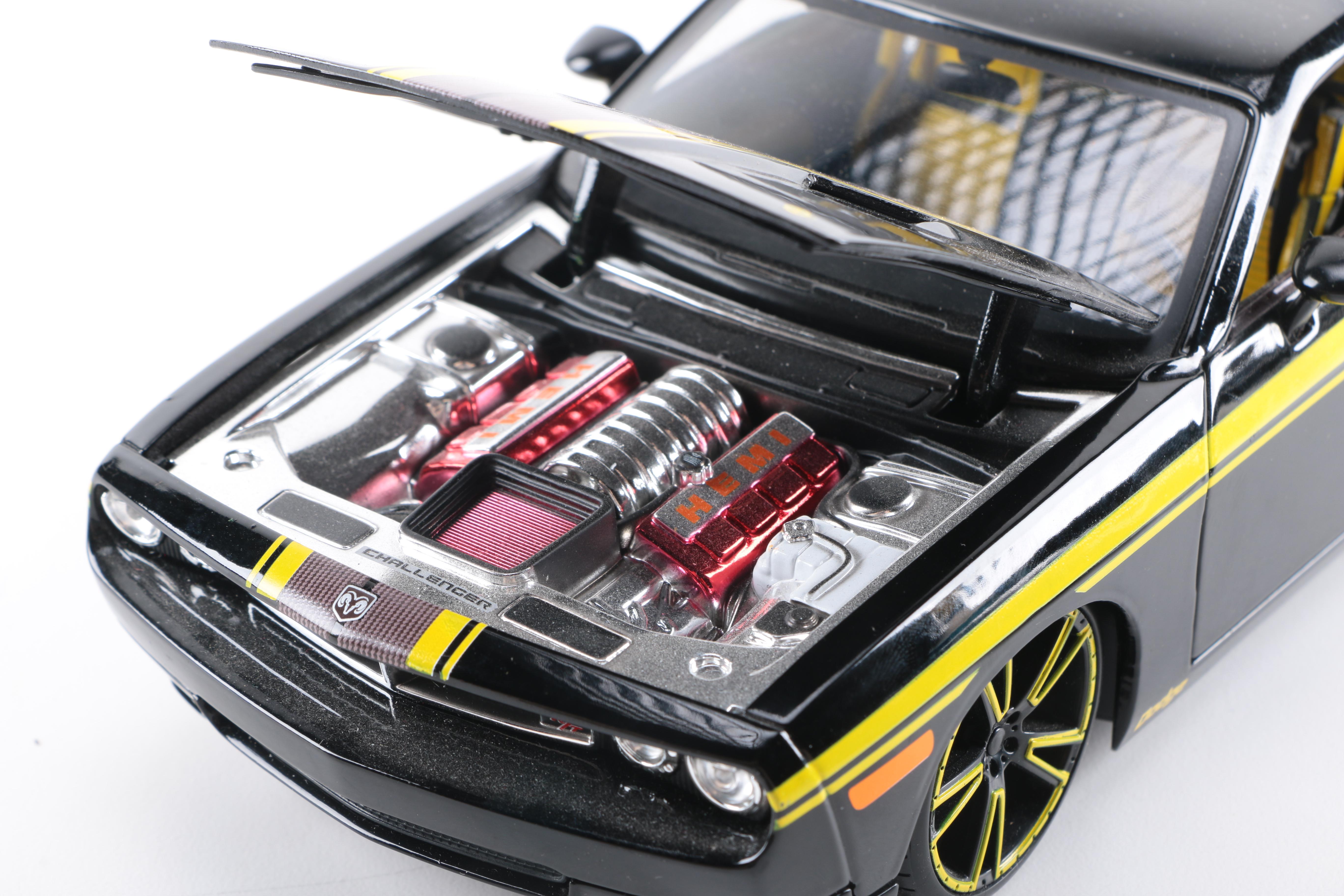 Die Cast Metal Model Corvette and Dodge Challenger Cars