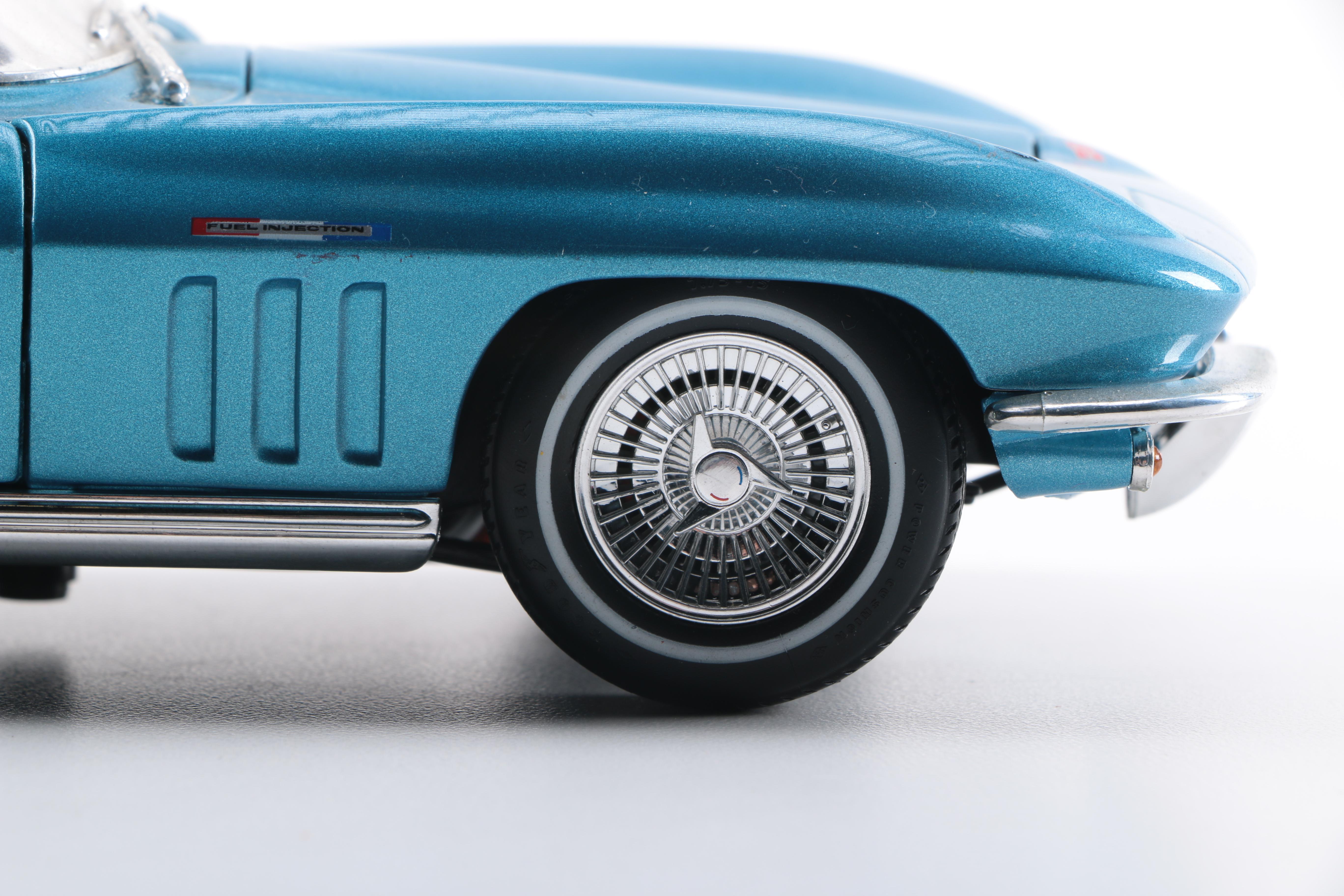 Die Cast Metal Model Corvette and Dodge Challenger Cars