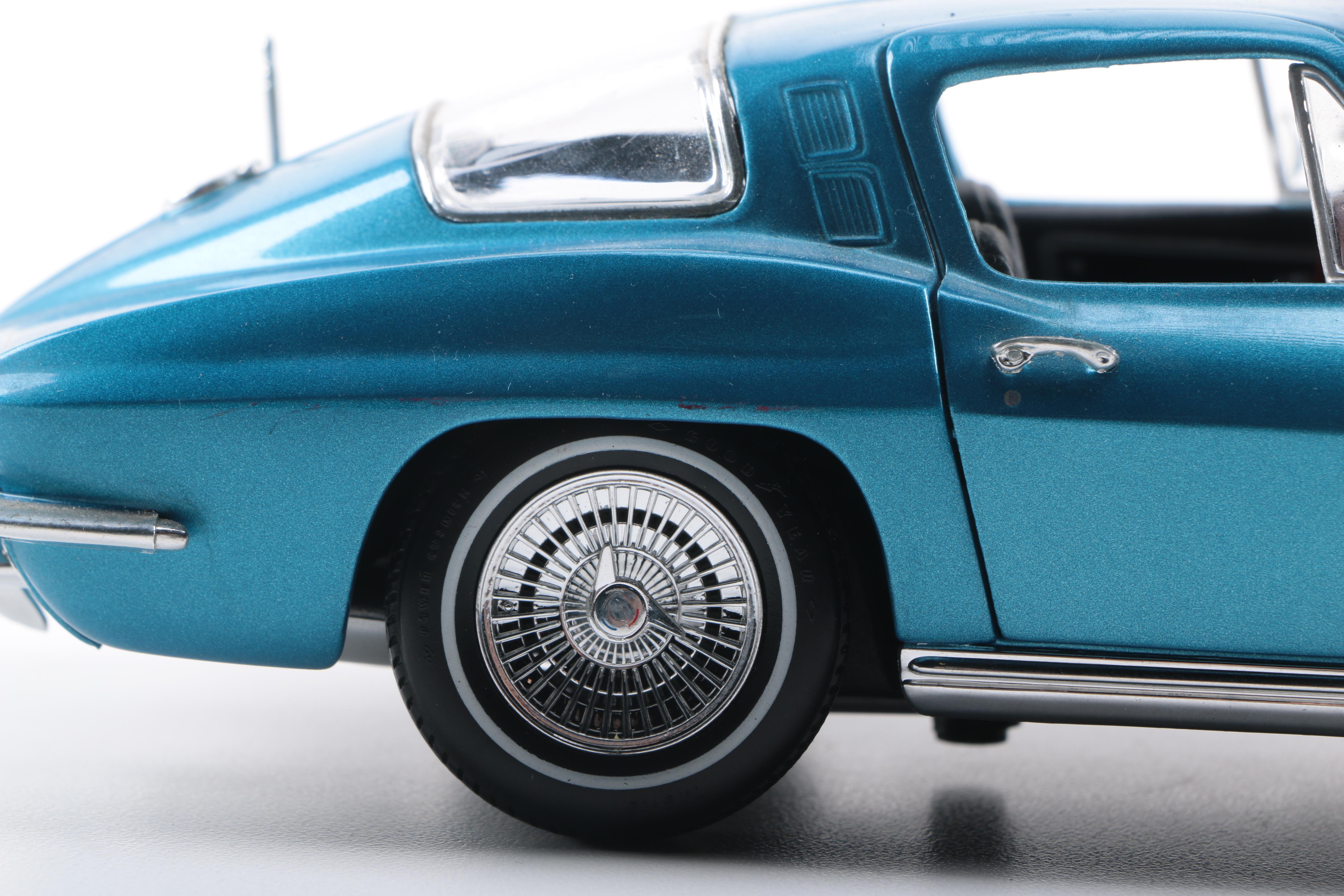 Die Cast Metal Model Corvette and Dodge Challenger Cars