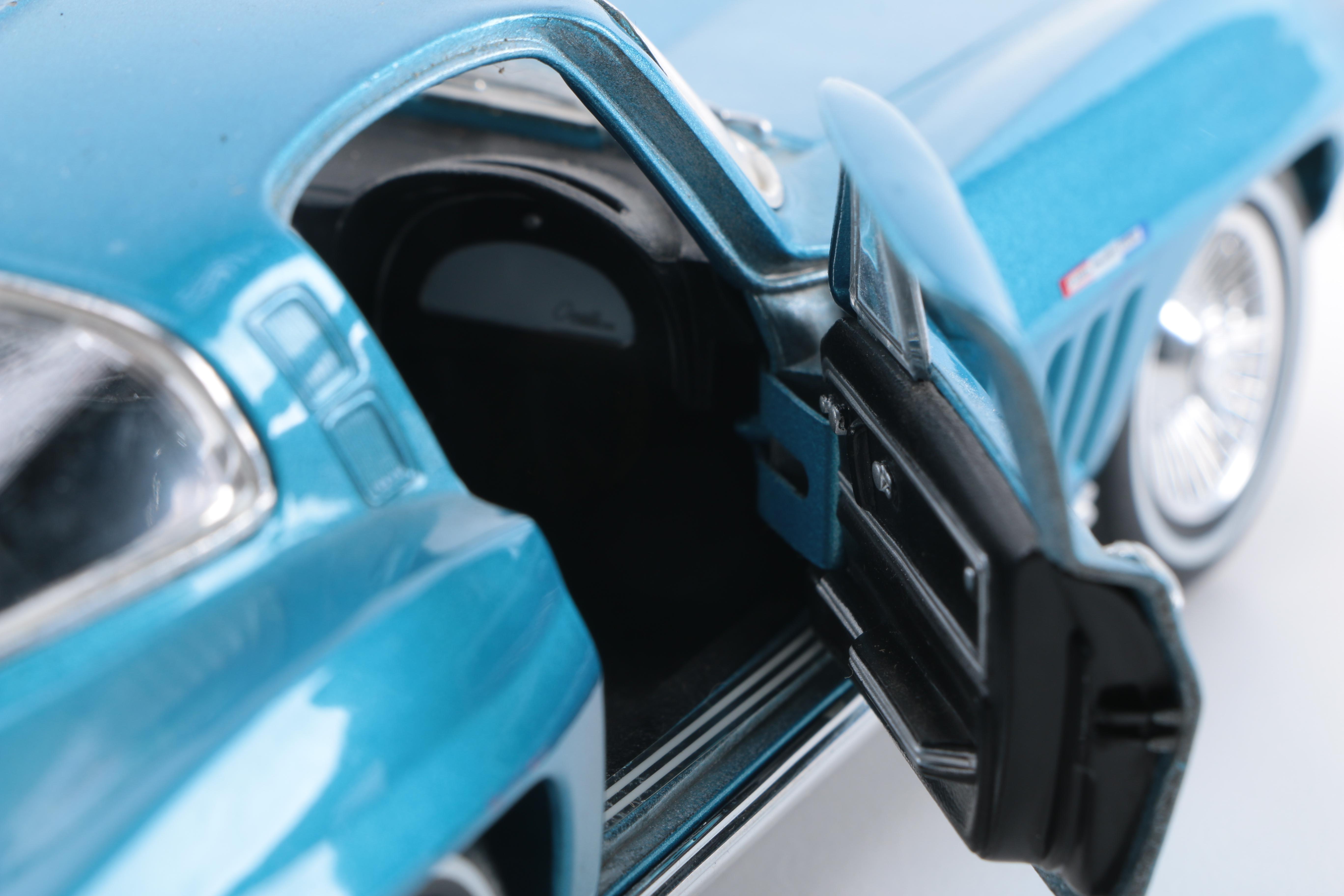 Die Cast Metal Model Corvette and Dodge Challenger Cars