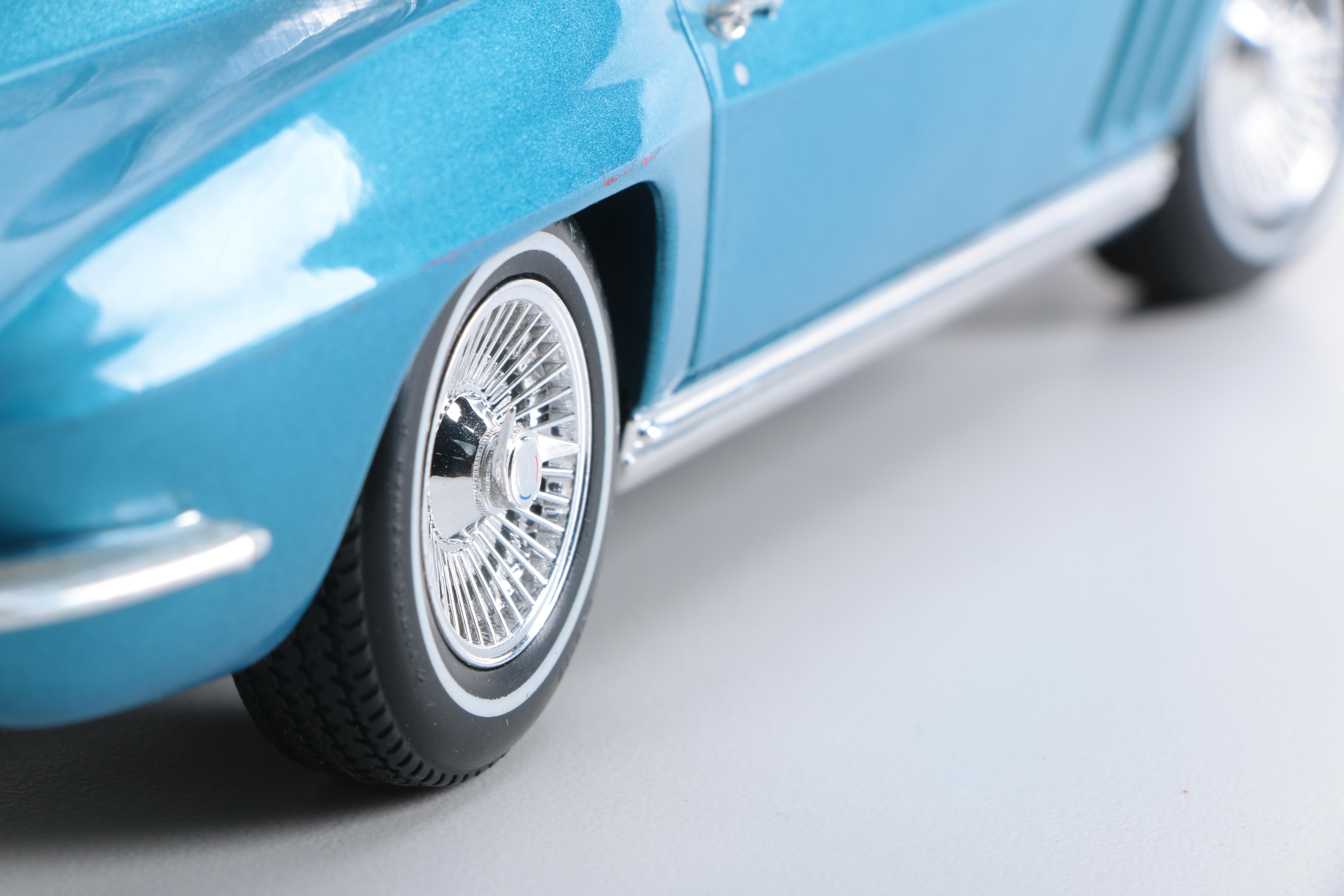 Die Cast Metal Model Corvette and Dodge Challenger Cars