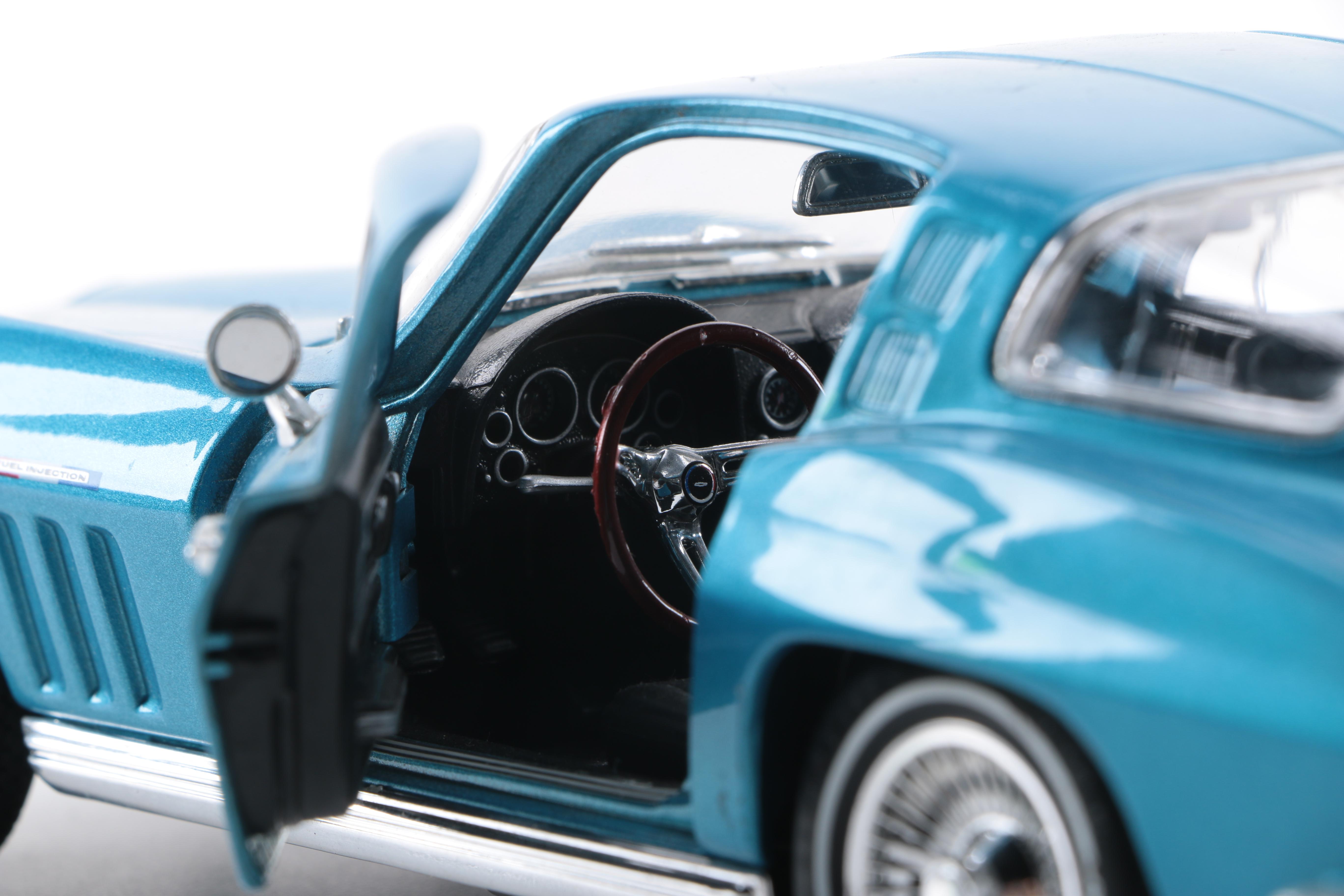 Die Cast Metal Model Corvette and Dodge Challenger Cars