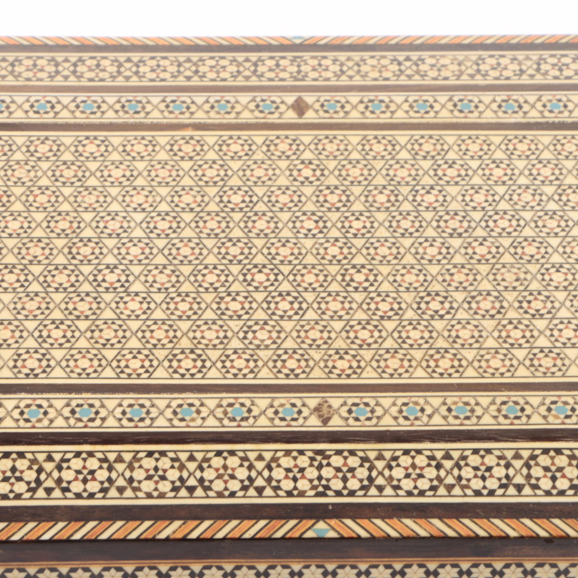 Inlaid Wooden Humidor with Built-In Hygrometer