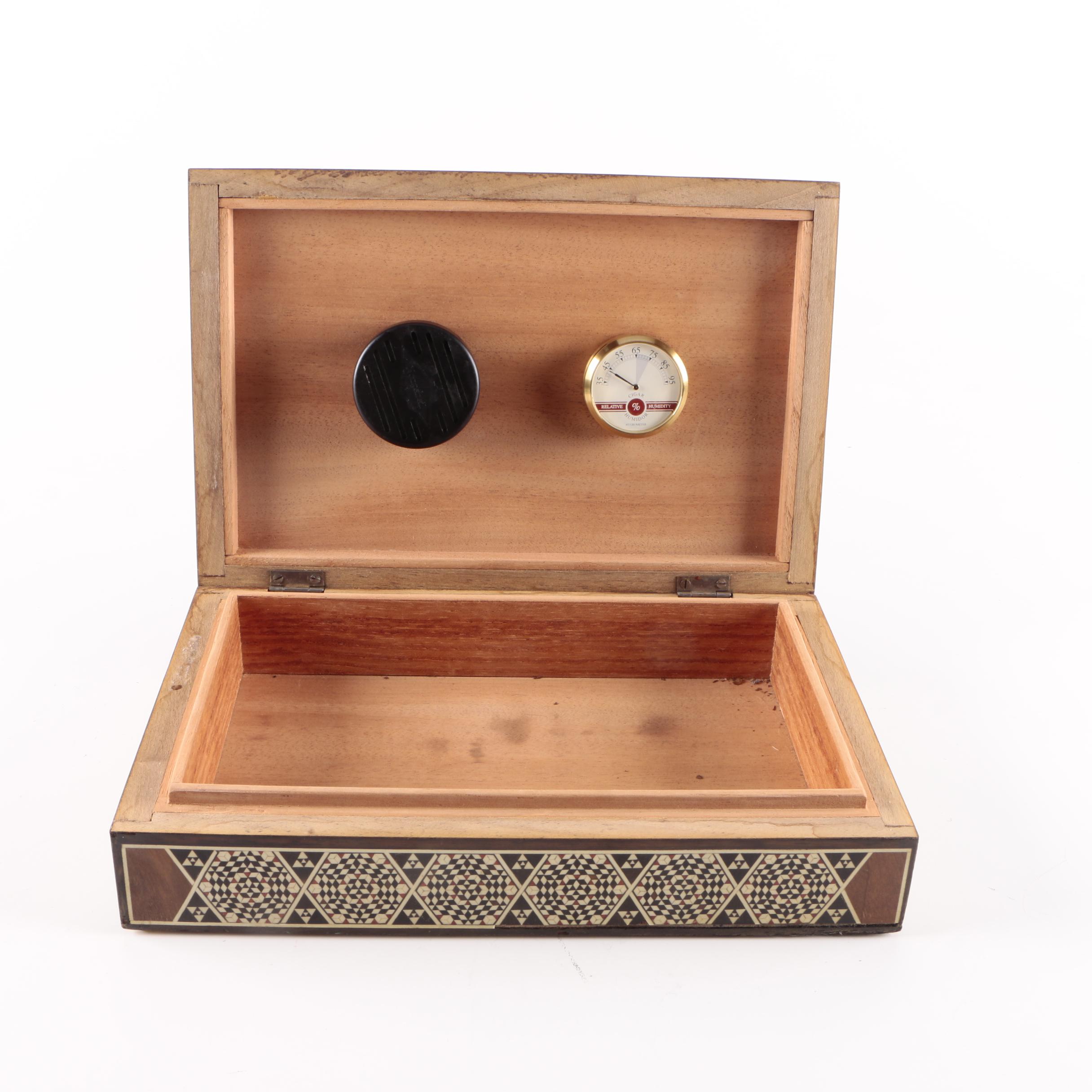 Inlaid Wooden Humidor with Built-In Hygrometer