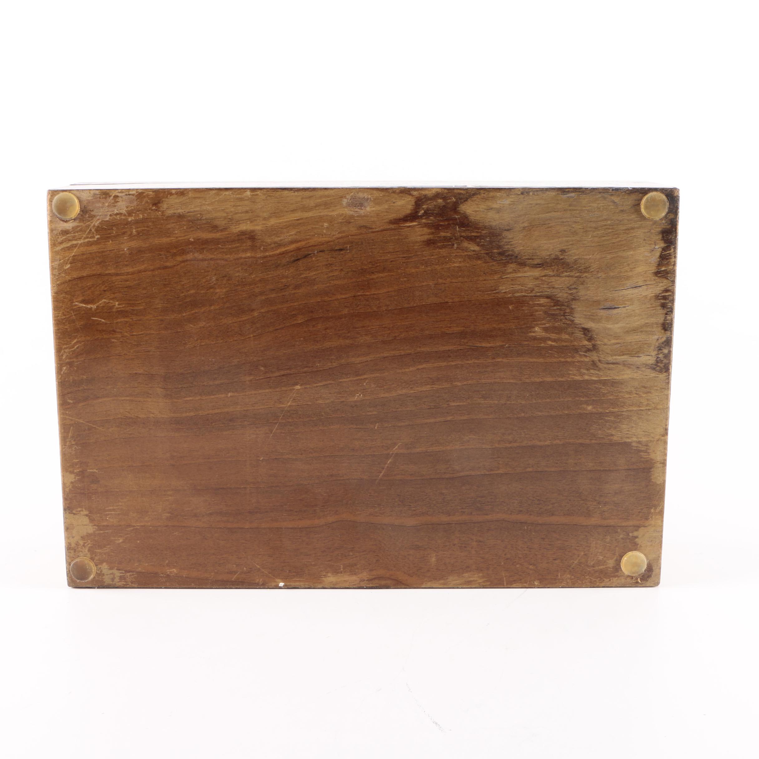 Inlaid Wooden Humidor with Built-In Hygrometer