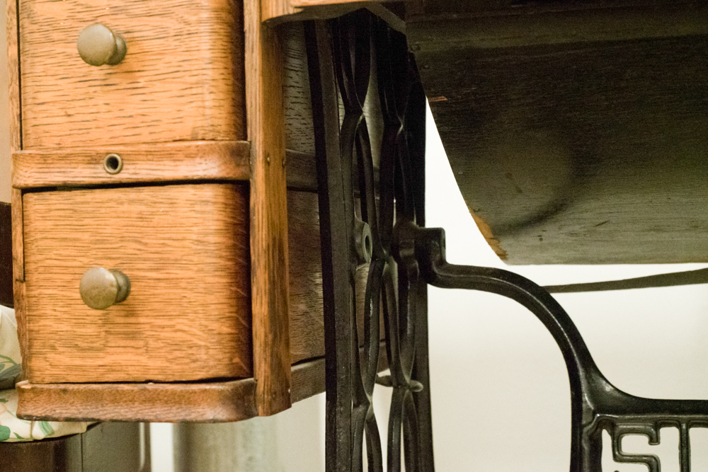 Singer Sewing Table