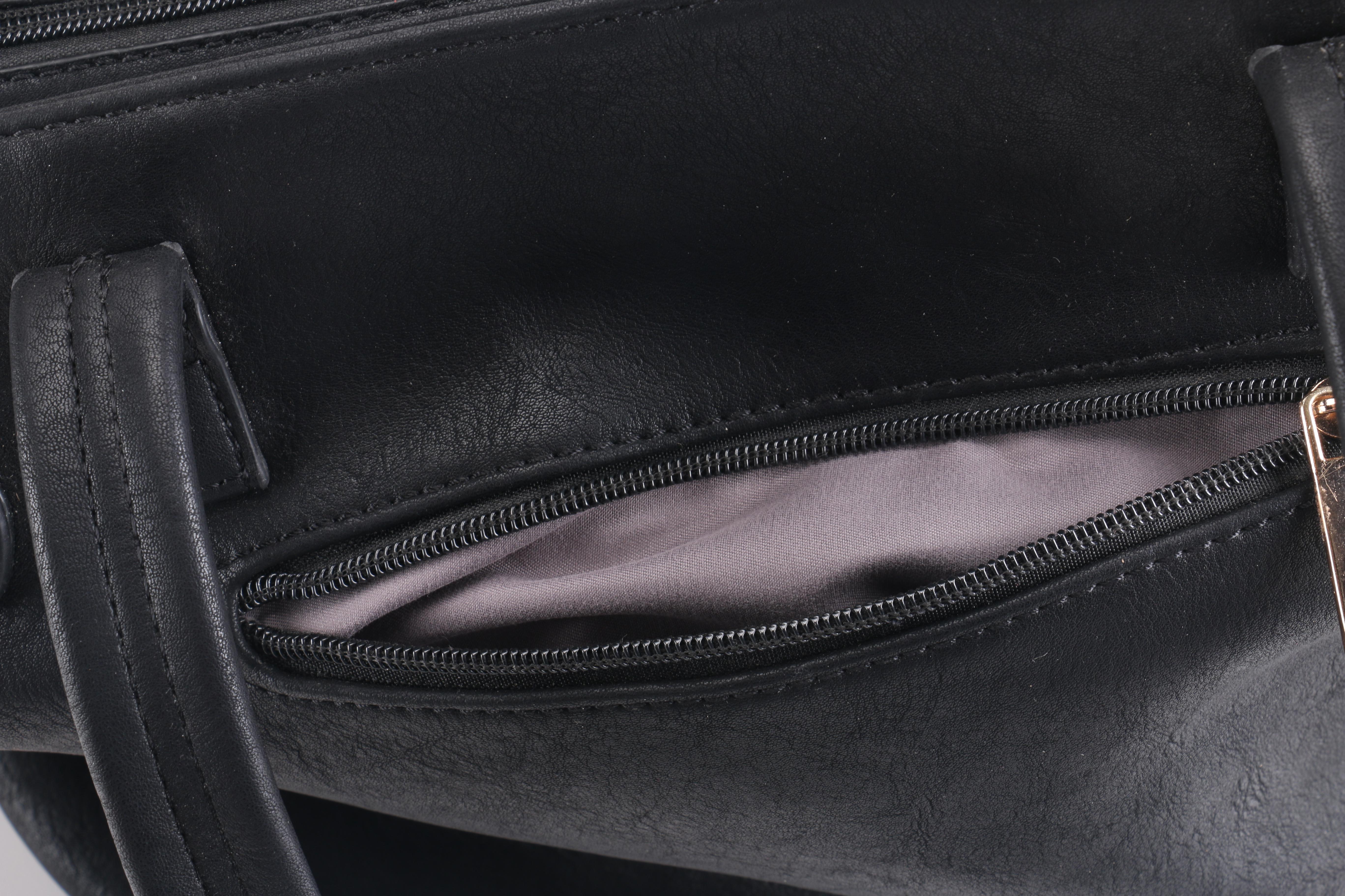 Shoulder Bags Including Clava