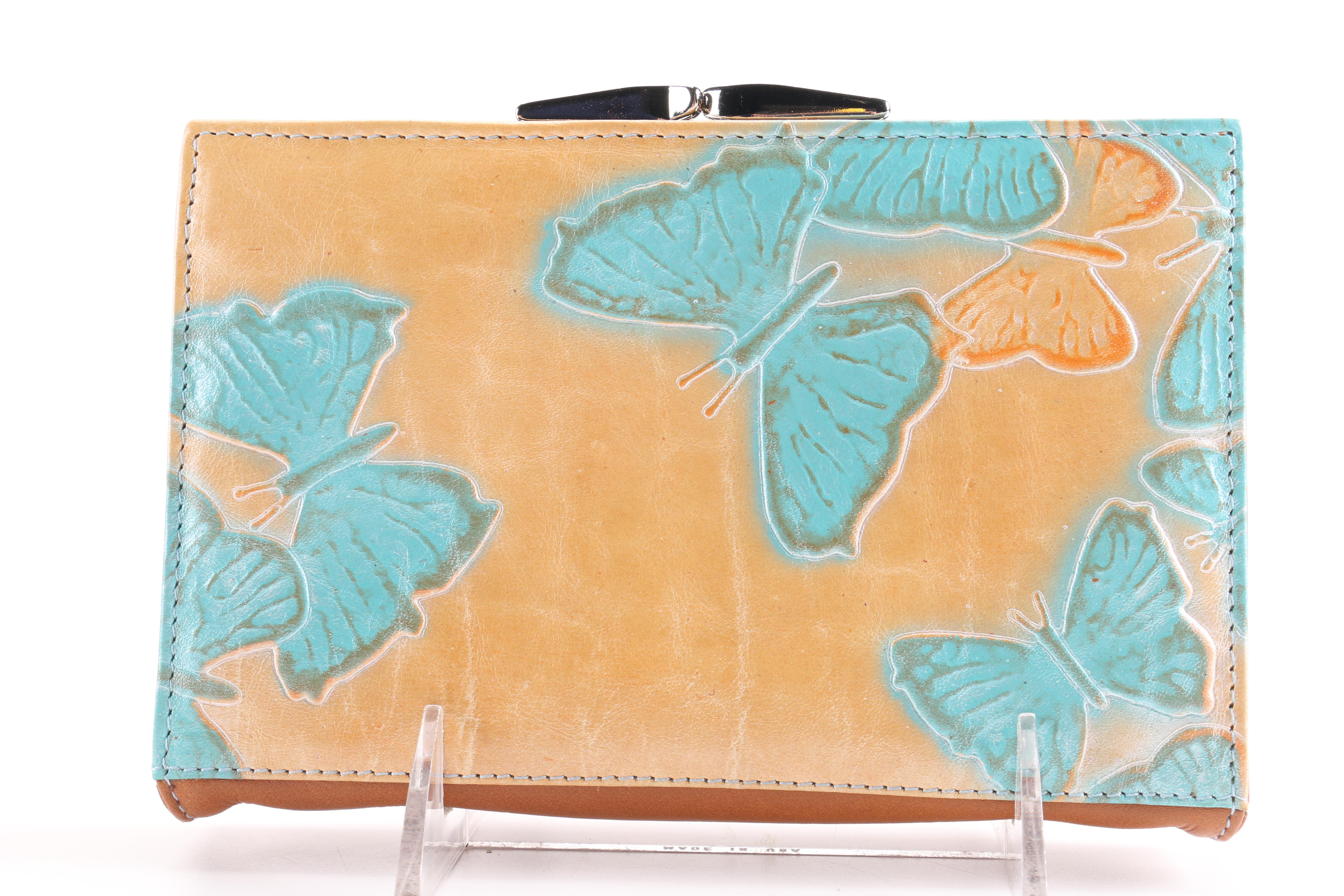 Casual Clutches Including Fossil