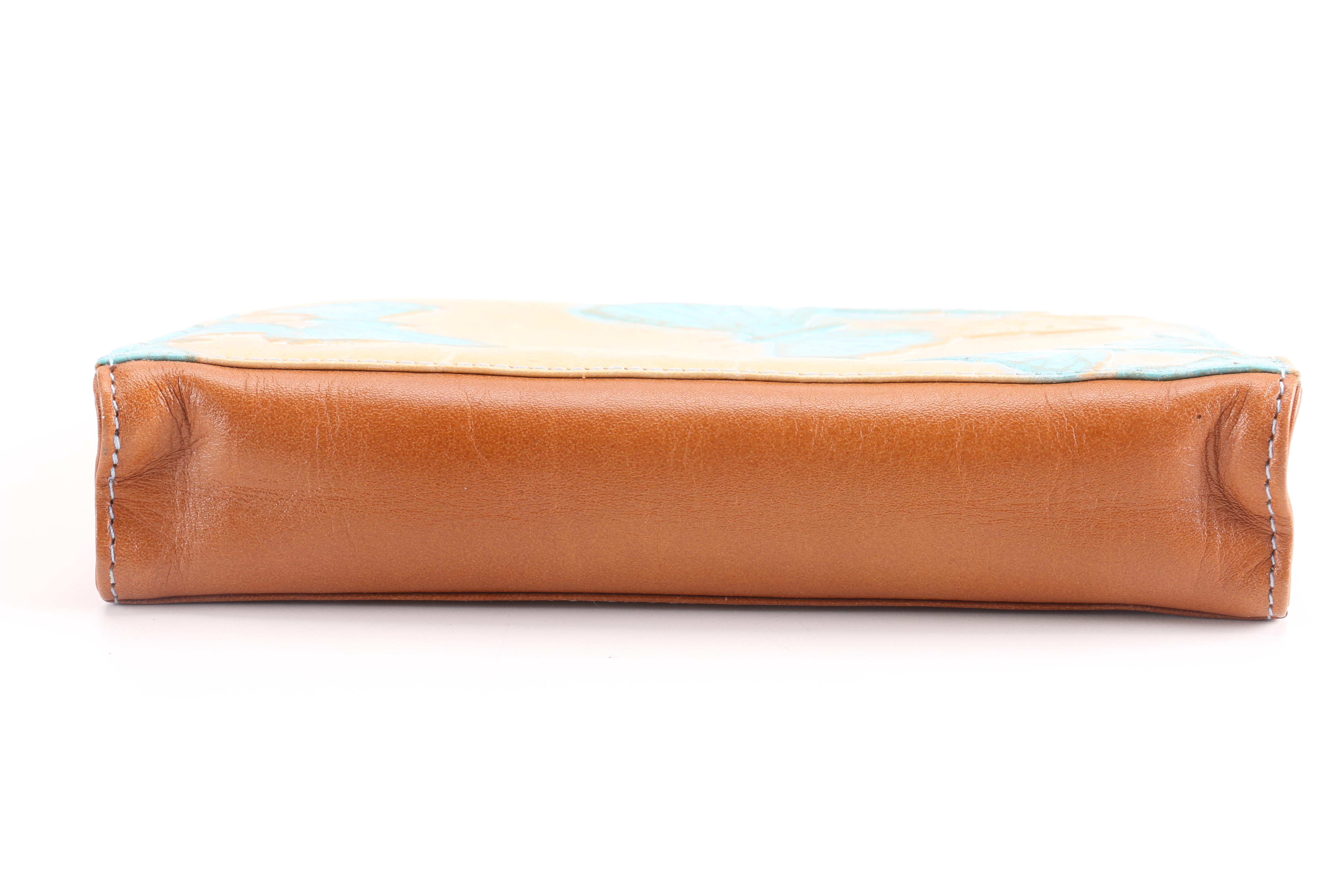 Casual Clutches Including Fossil