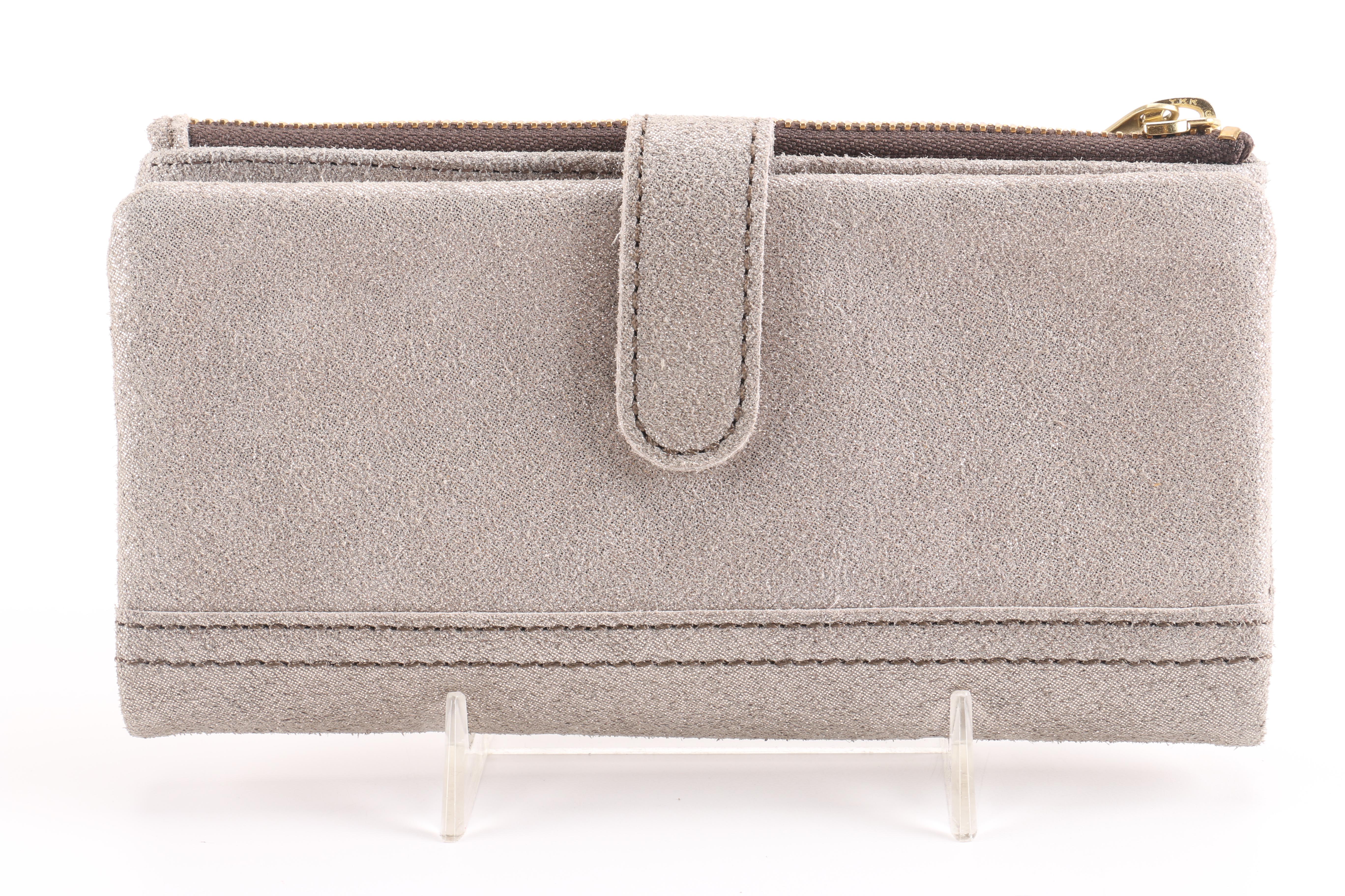 Casual Clutches Including Fossil