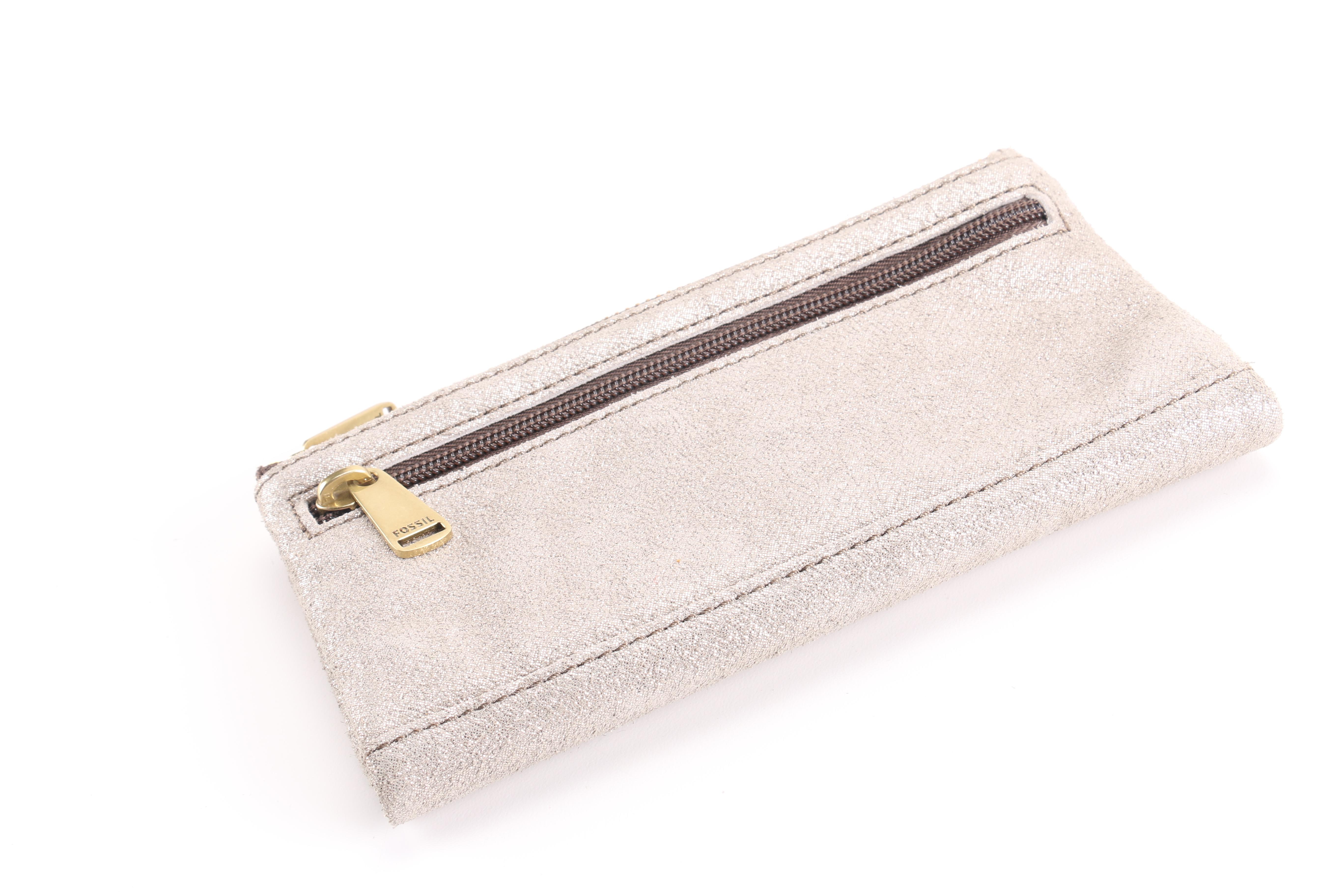 Casual Clutches Including Fossil