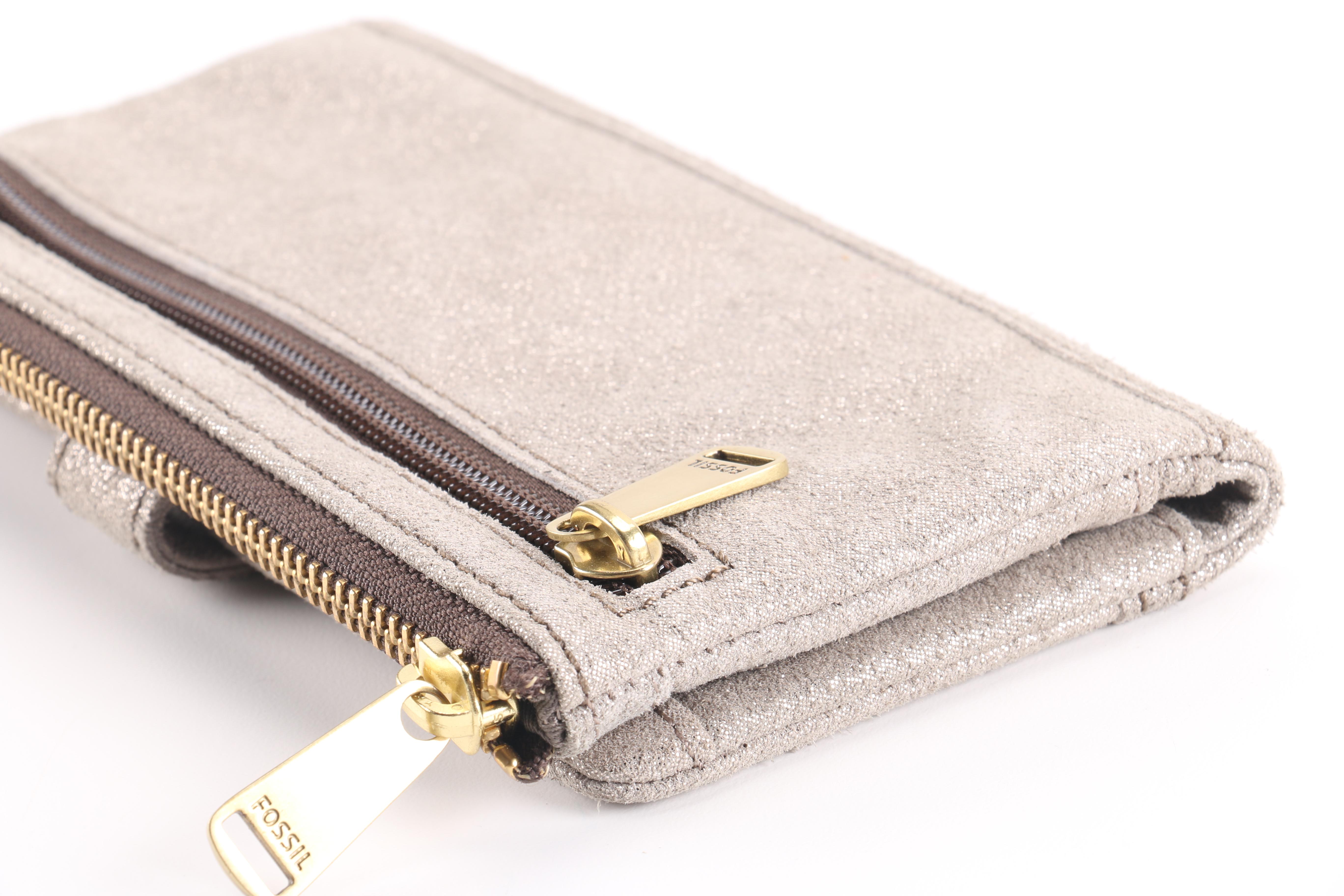 Casual Clutches Including Fossil