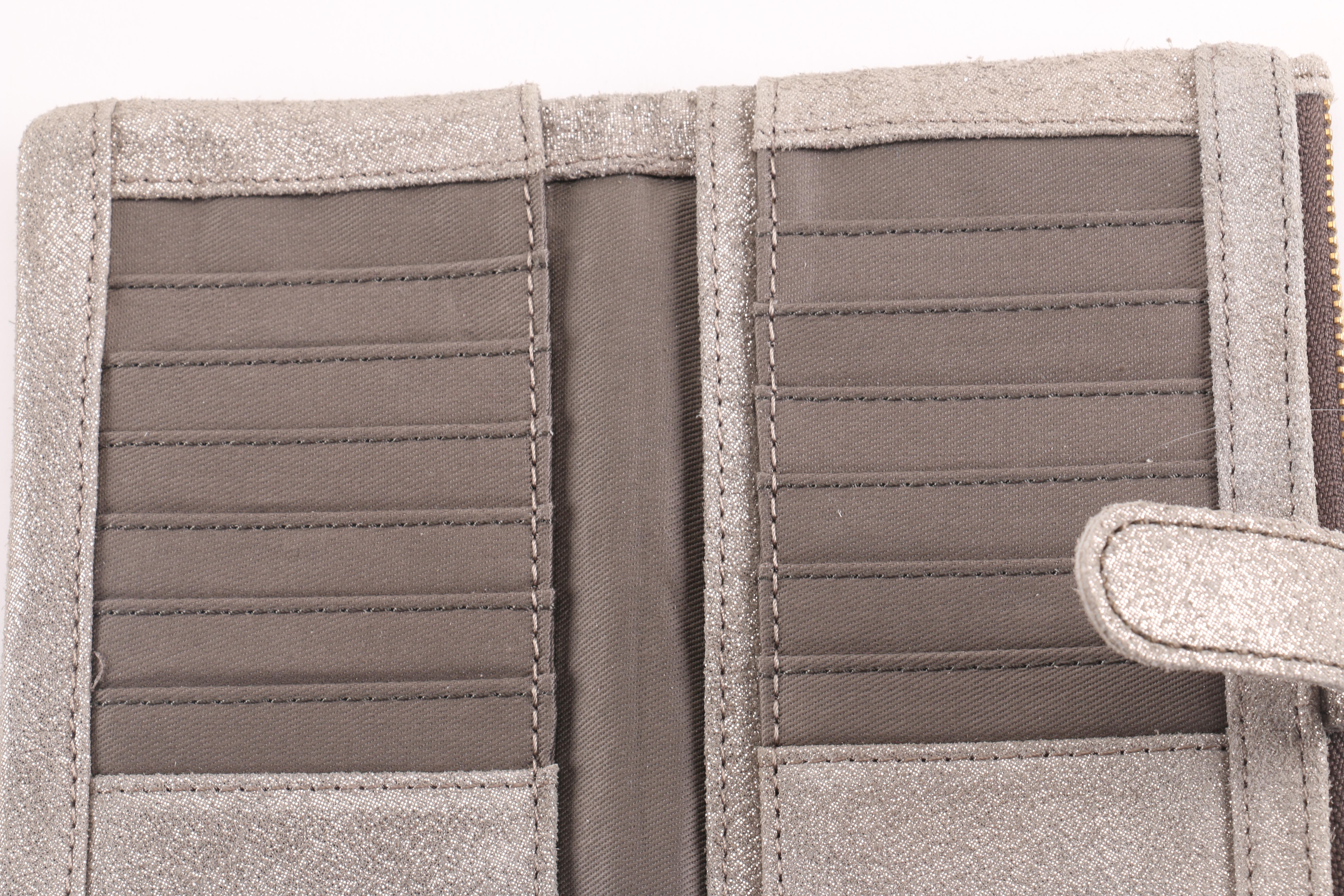 Casual Clutches Including Fossil