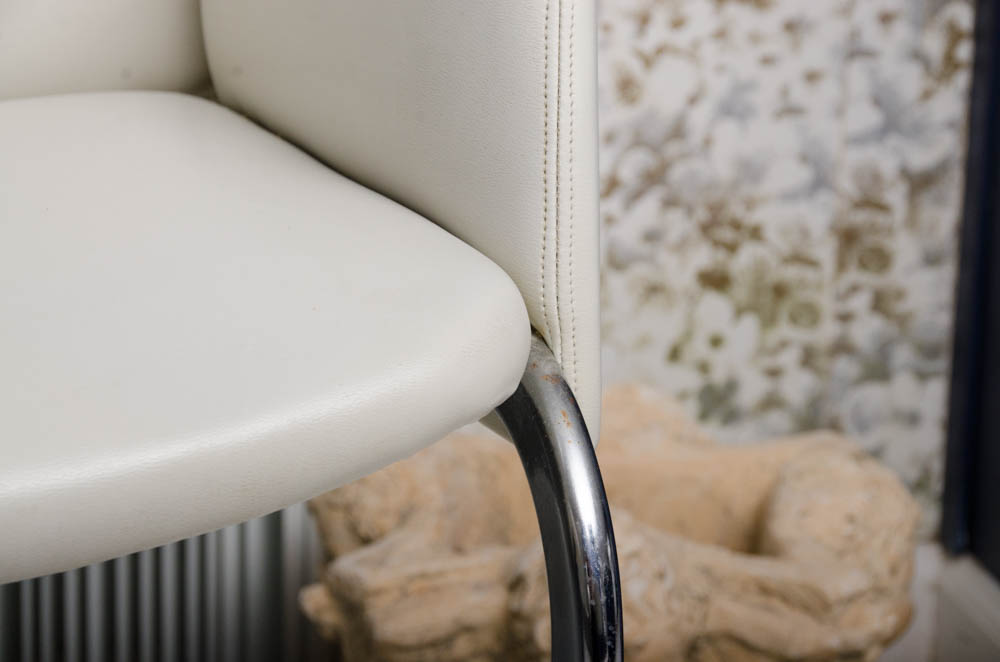 Pedestal Dining Table With Modern Style Chairs