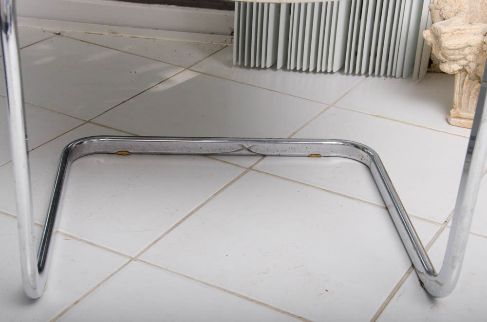 Pedestal Dining Table With Modern Style Chairs