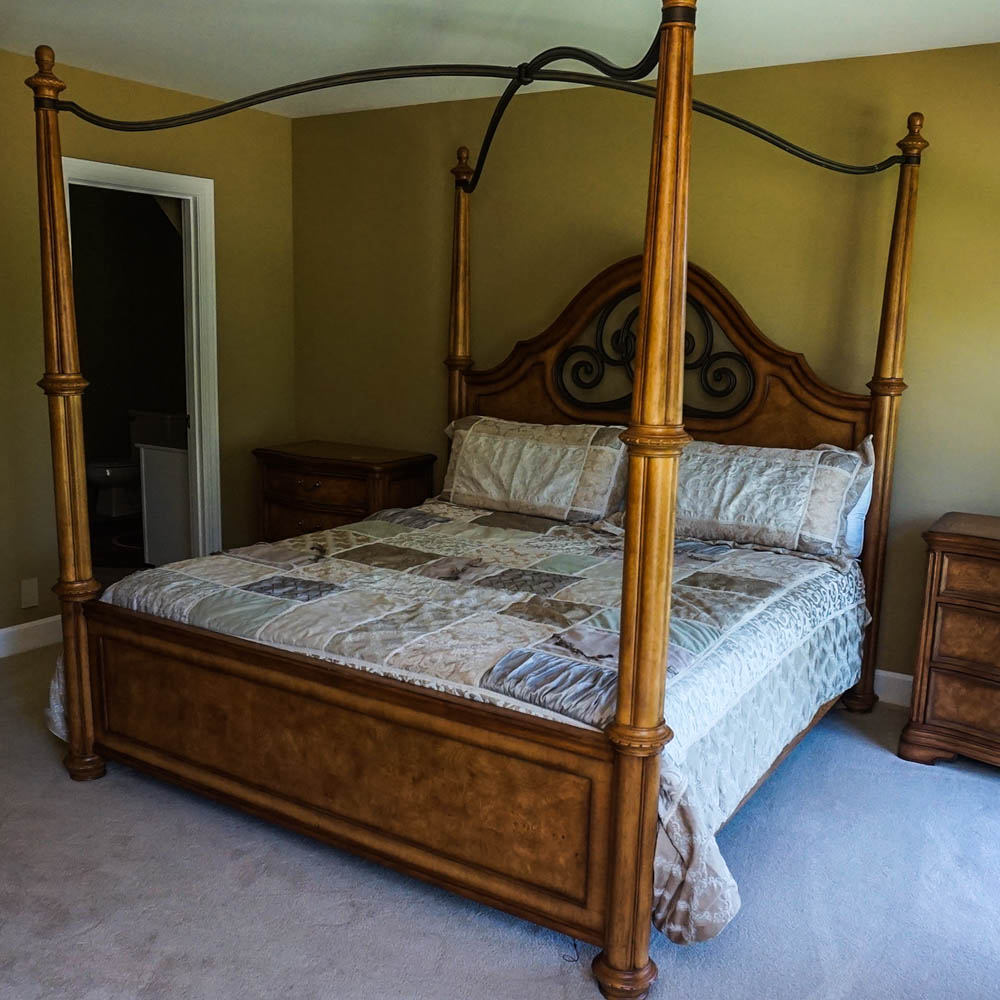 Four Poster King Size Bed Frame by Thomasville with Bedding
