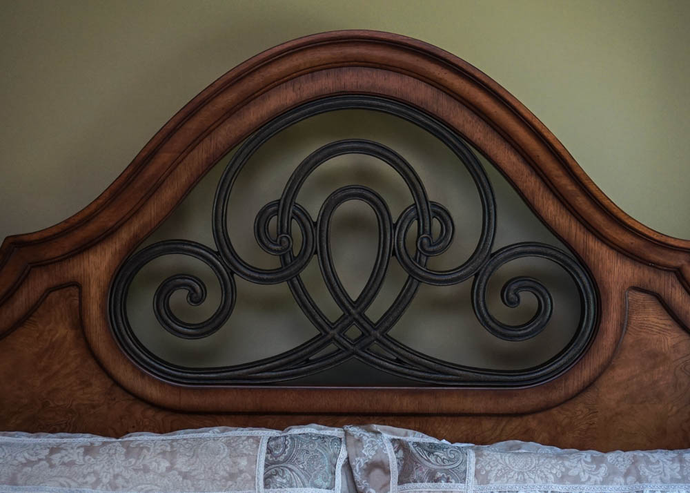 Four Poster King Size Bed Frame by Thomasville with Bedding