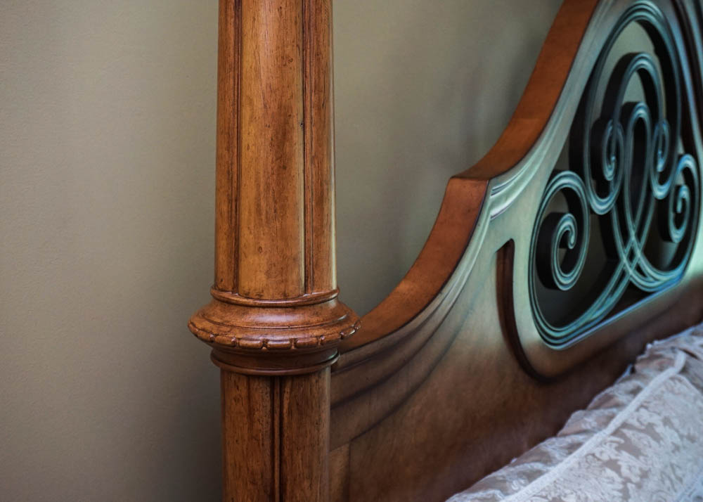 Four Poster King Size Bed Frame by Thomasville with Bedding