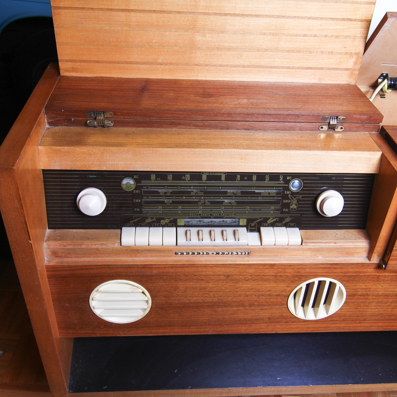 Mid Century Modern Grundig-Majestic "8080/US" Console Radio