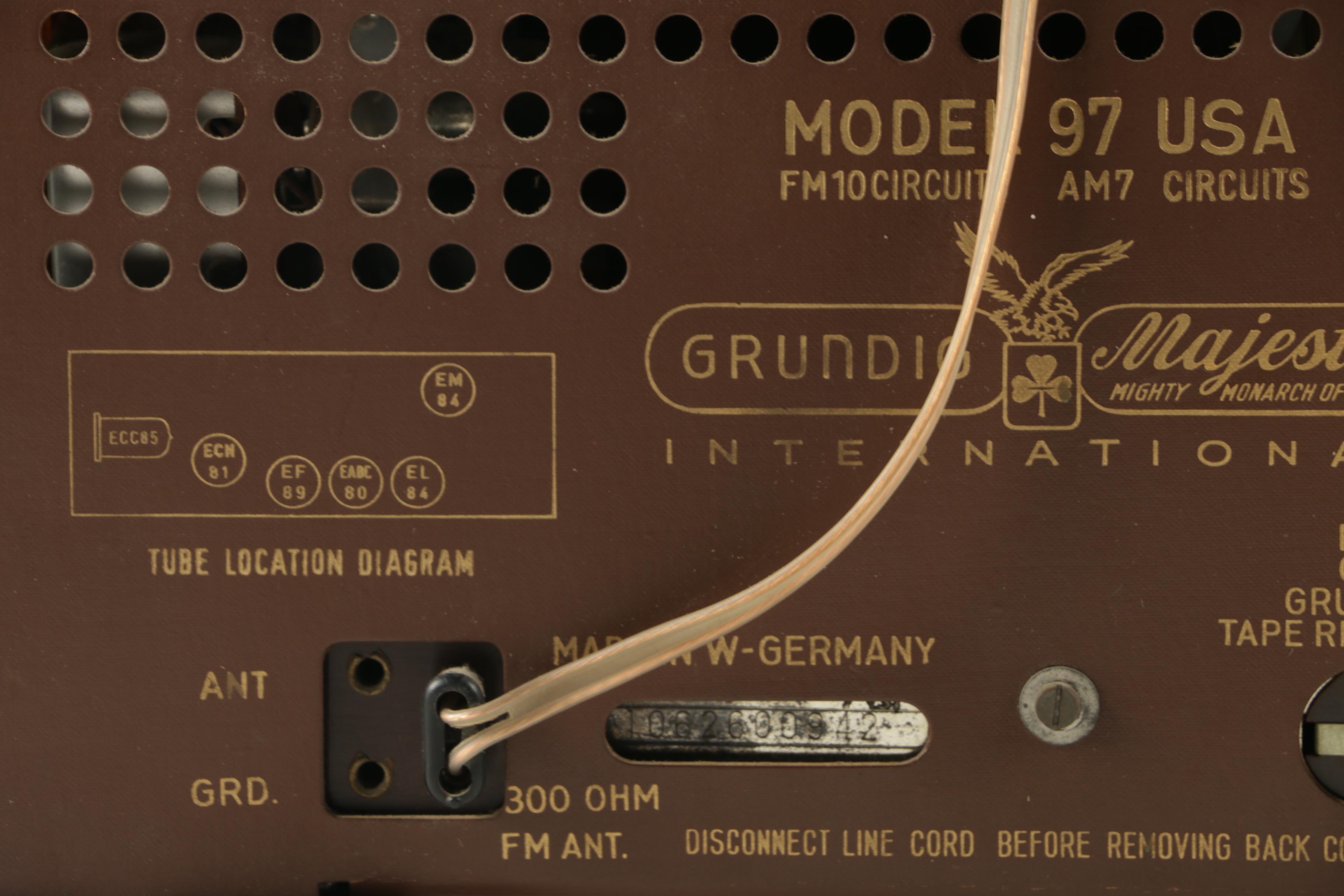 Vintage Grundig "Majestic 97" AM/FM  International Radio